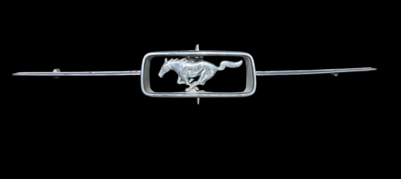 1967 Ford Mustang Grill Horse Coral Emblem Coupe Convertible Fastback 289