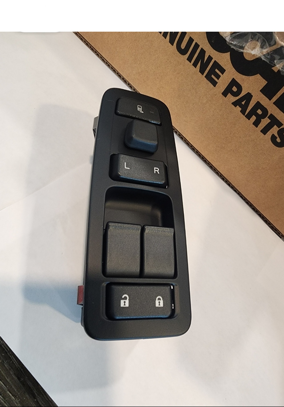 OEM Kenworth T880 T680 W990 & Peterbilt 579 567 589 driver side window switch OEM Kenworth T880 T680 W990 & Peterbilt 579 567 589 driver side window switch