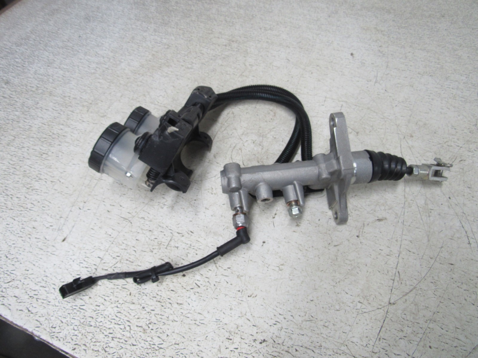 2021 CAN-AM MAVERICK X3 MAX TURBO RR XRS BRAKE MASTER CYLINDER RESERVOIR  #7790