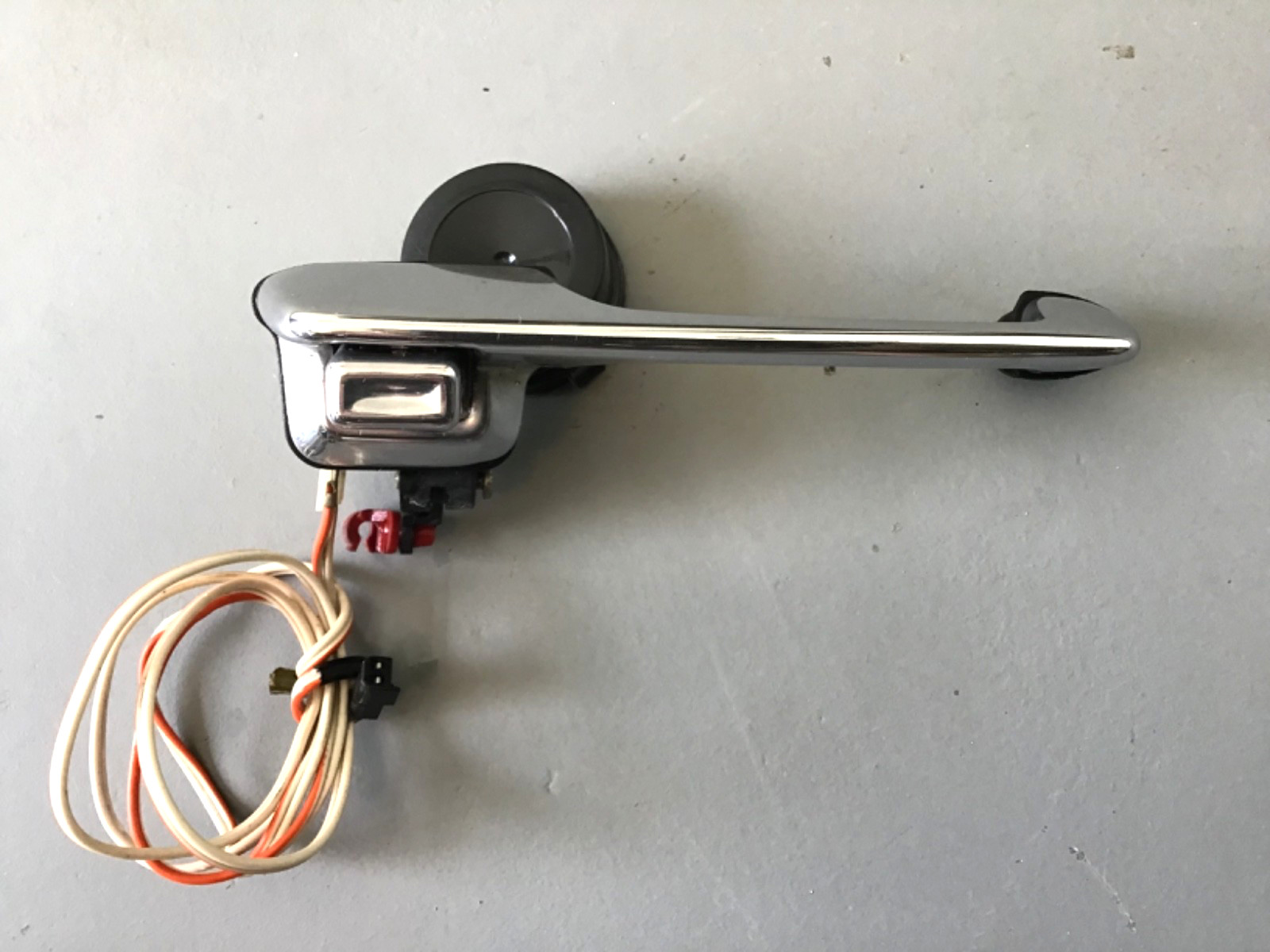 1986-1992 Cadillac Brougham Door Handle Right Front Passenger Exterior Chrome OE 1986-1992 Cadillac Brougham Door Handle Right Front Passenger Exterior Chrome OE