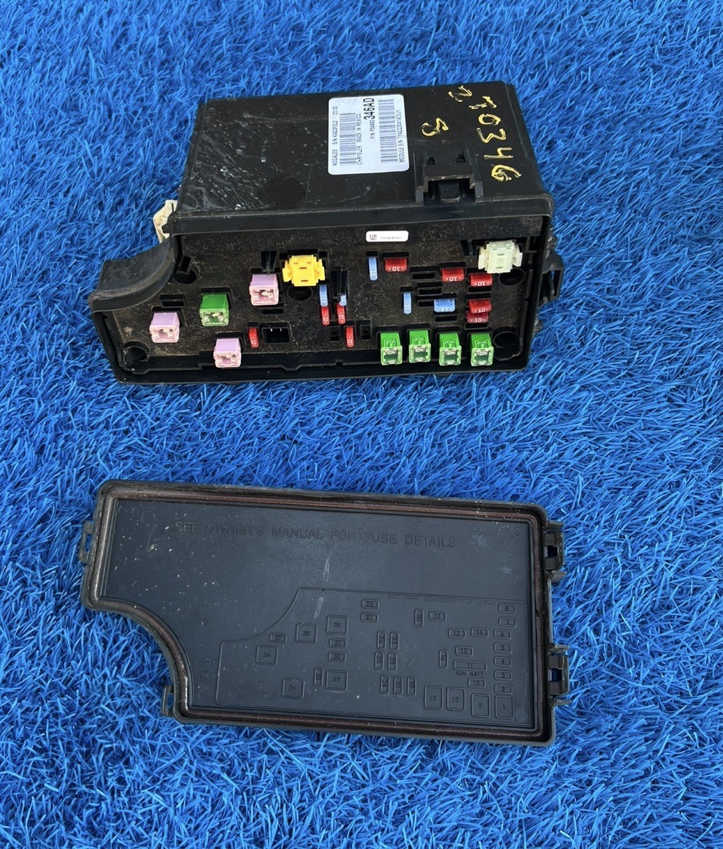 2011-2014 Chrysler 200 Dodge Avenger TIPM Integrated Module Fuse Box 04692346AD