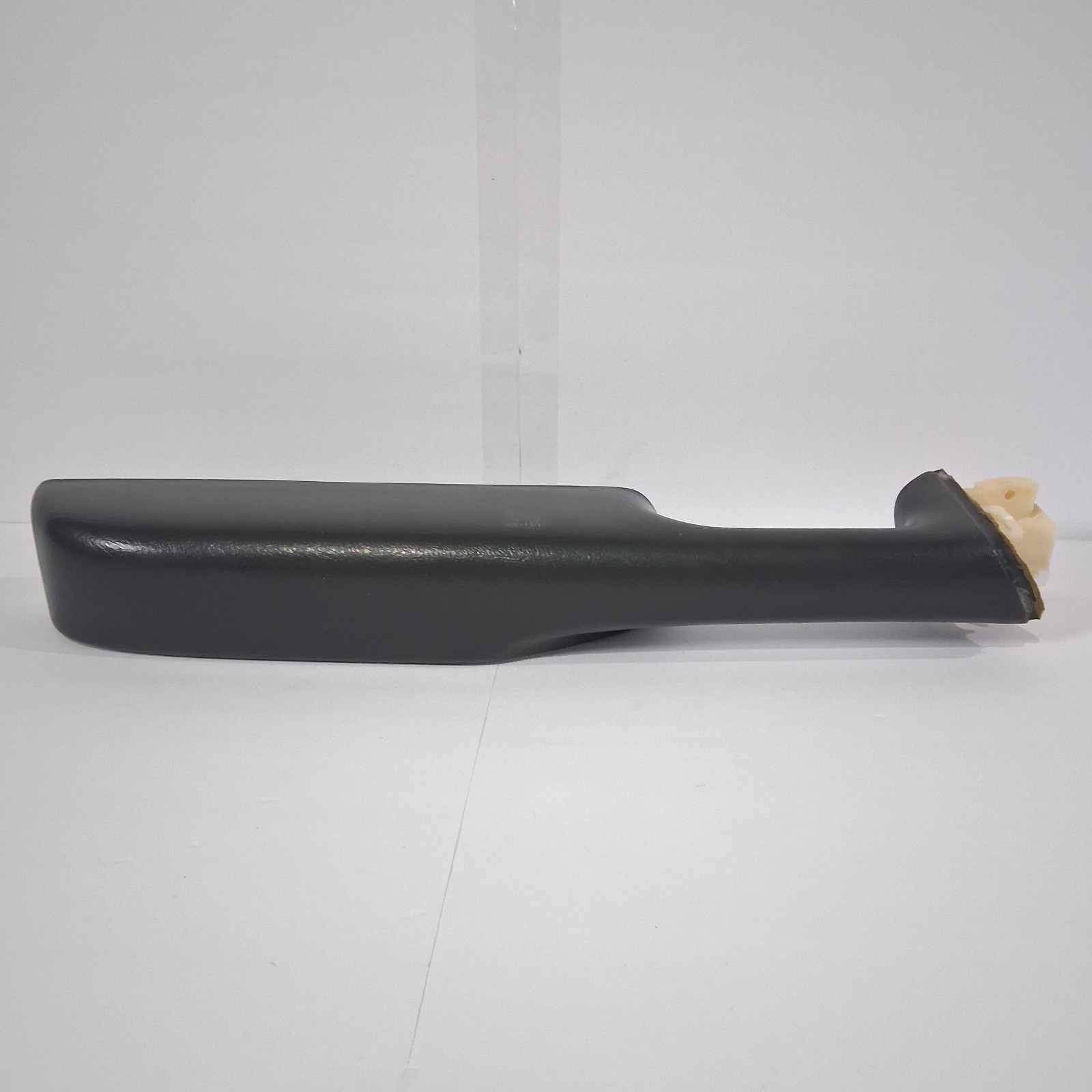 1999-2006 Silverado Tahoe Suburban Front Driver Armrest Arm Rest Handle OEM Door 1999-2006 Silverado Tahoe Suburban Front Driver Armrest Arm Rest Handle OEM Door