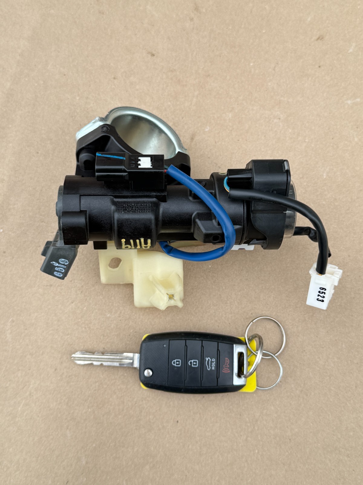 2014-2018 KIA FORTE IGNITION SWITCH LOCK CYLINDER W/ KEY OEM 2014-2018 KIA FORTE IGNITION SWITCH LOCK CYLINDER W/ KEY OEM