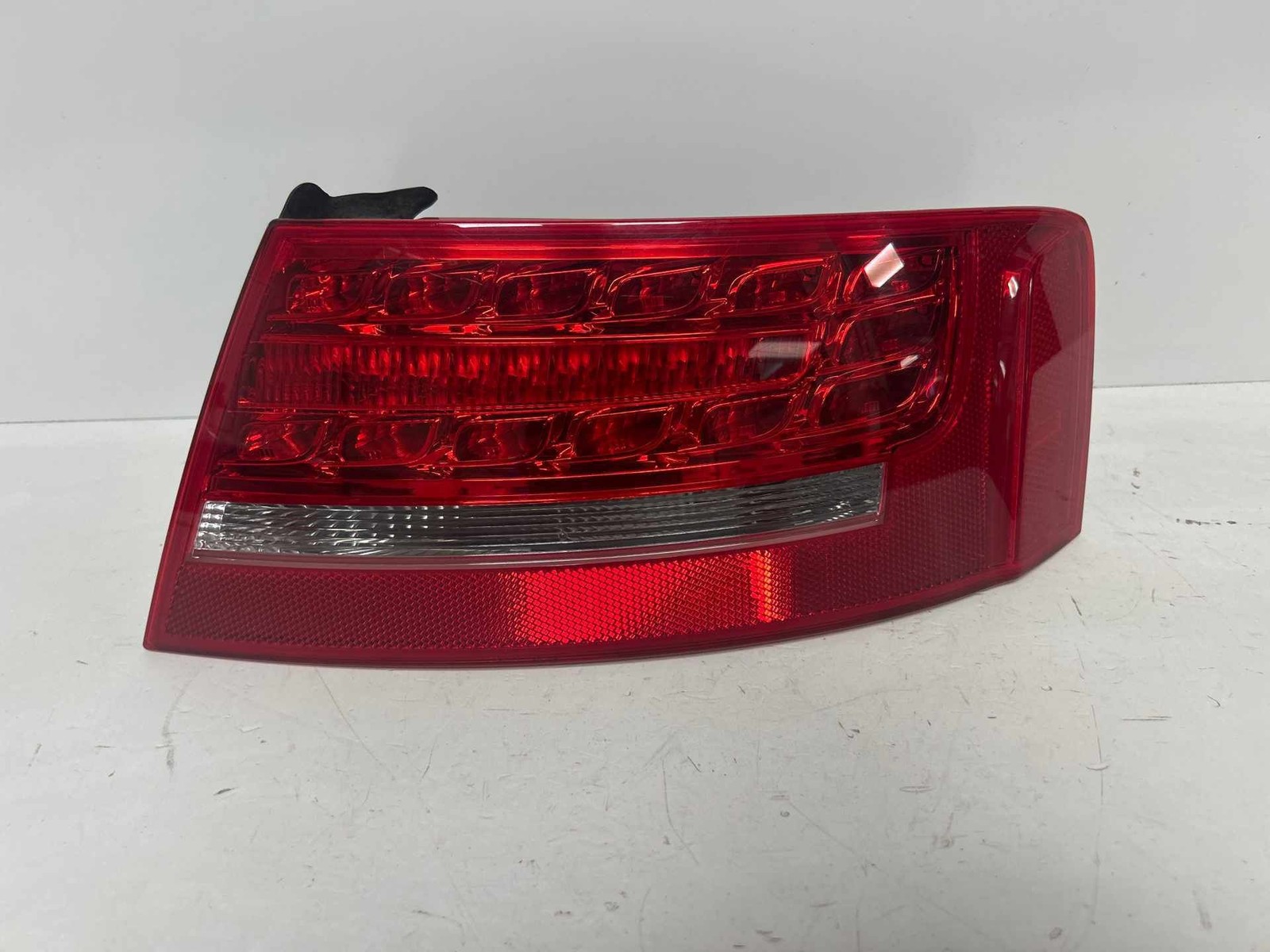 2008-09 Audi B8 A5 S5 Rear Right Taillight Lamp Outer LED 8T0945096E OEM (MK)