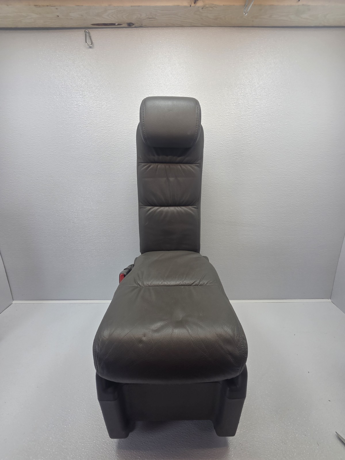 2005-2010 Honda Odyssey 2nd Row Middle Jump Seat OEM  Gray Leather