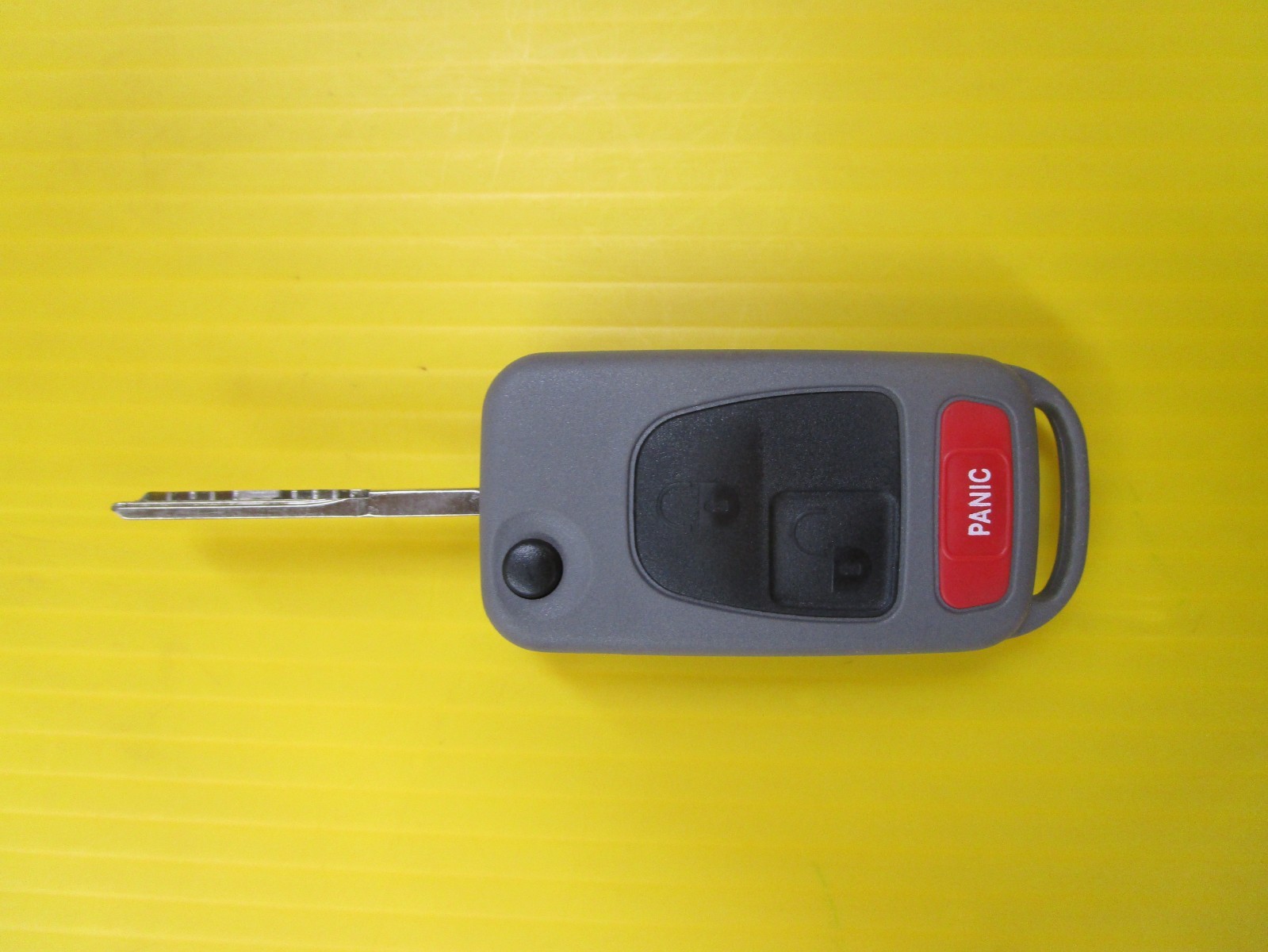 OEM USED Chrysler Crossfire Switchblade Flip Key Remote 68533818 5099684 KR55
