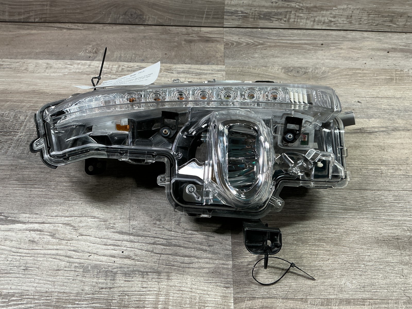 USED - 2017-2022 Toyota Prius L Front Lamp - OEM USED - 2017-2022 Toyota Prius L Front Lamp - OEM