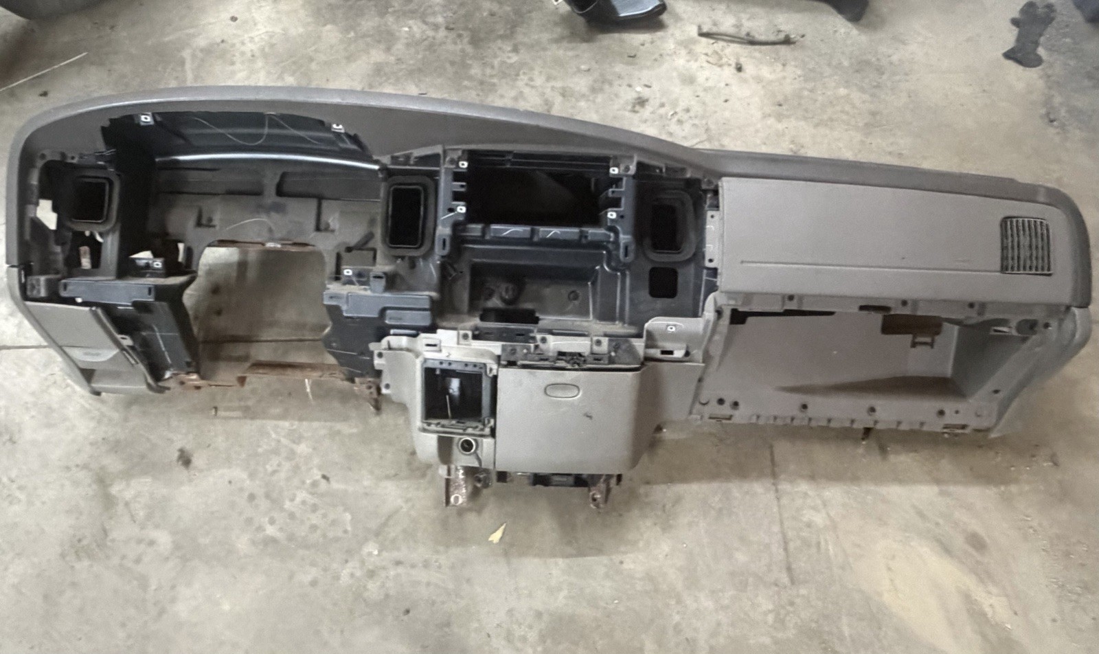 03-05 DODGE RAM 2500 3500 DASH PANEL DASHBOARD ASSEMBLY OEM 03-05 DODGE RAM 2500 3500 DASH PANEL DASHBOARD ASSEMBLY OEM