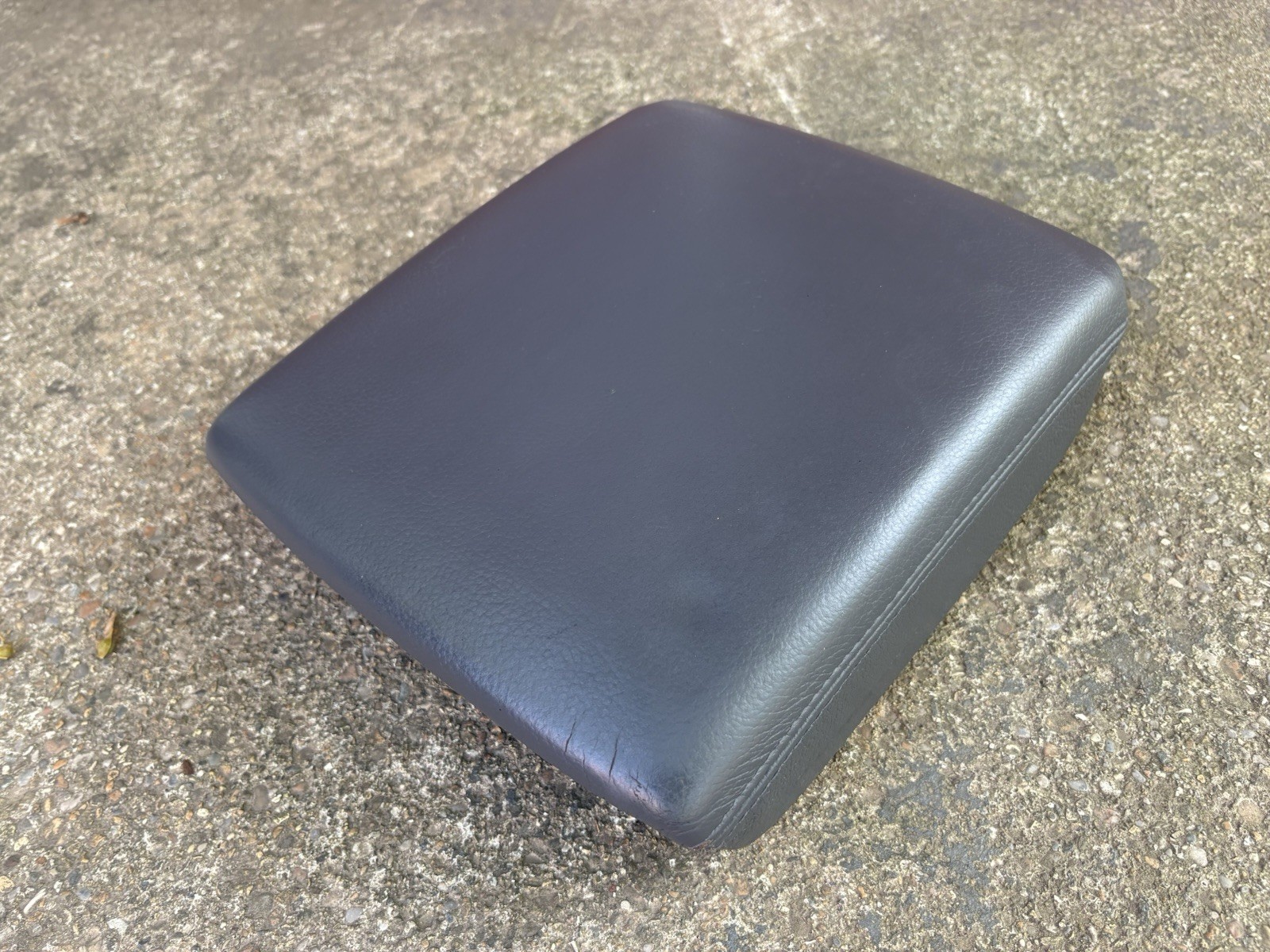 2006-2014 Honda Ridgeline Center Console Gray Leather Sliding Armrest Lid OEM 2006-2014 Honda Ridgeline Center Console Gray Leather Sliding Armrest Lid OEM