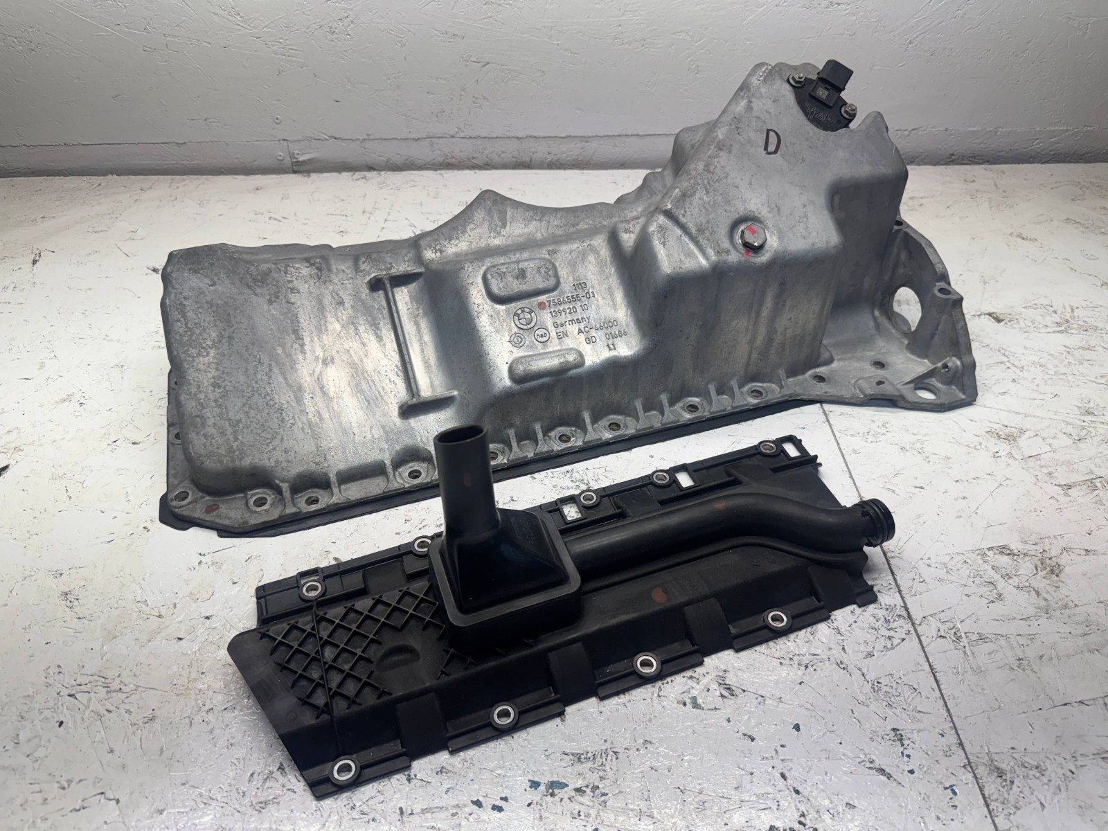12-16 BMW F22 F23 F30 F32 F33 F36 N55 Engine Oil Pan Pickup Sensor OEM 7586555