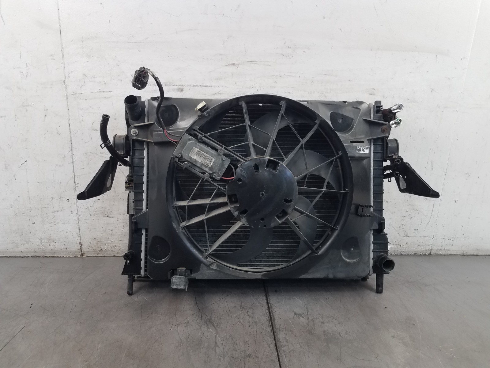 2003 03 04 Mercury Marauder Radiator / Fan / Condenser Assembly #5857 V1