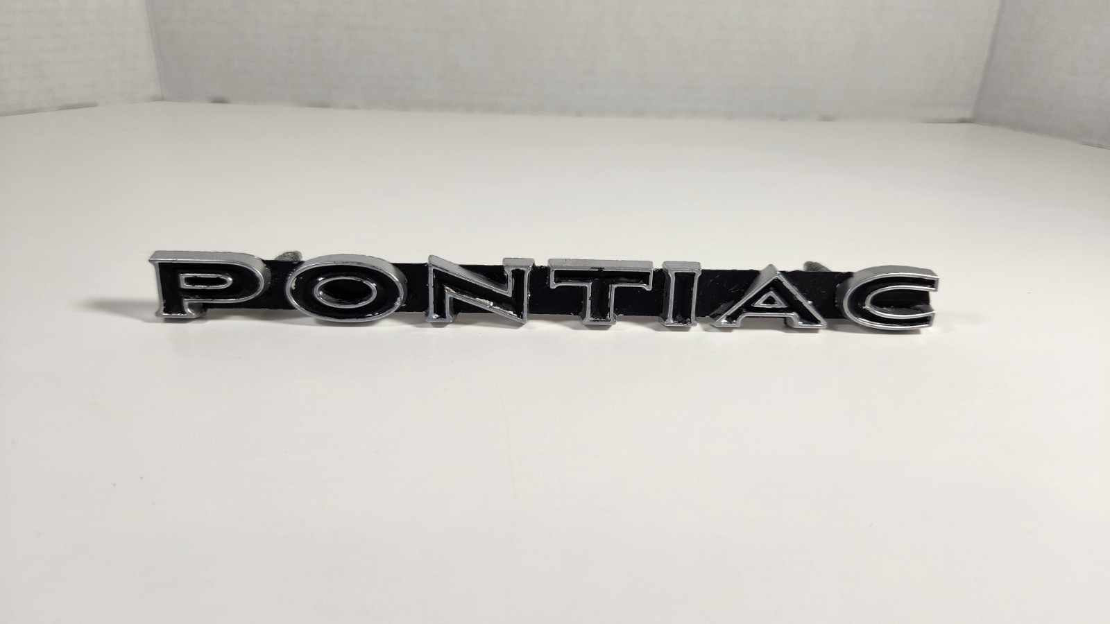 OEM 1970-71 PONTIAC LEMANS TEMPEST ORIGINAL GRILL EMBLEM #477741 OEM 1970-71 PONTIAC LEMANS TEMPEST ORIGINAL GRILL EMBLEM #477741