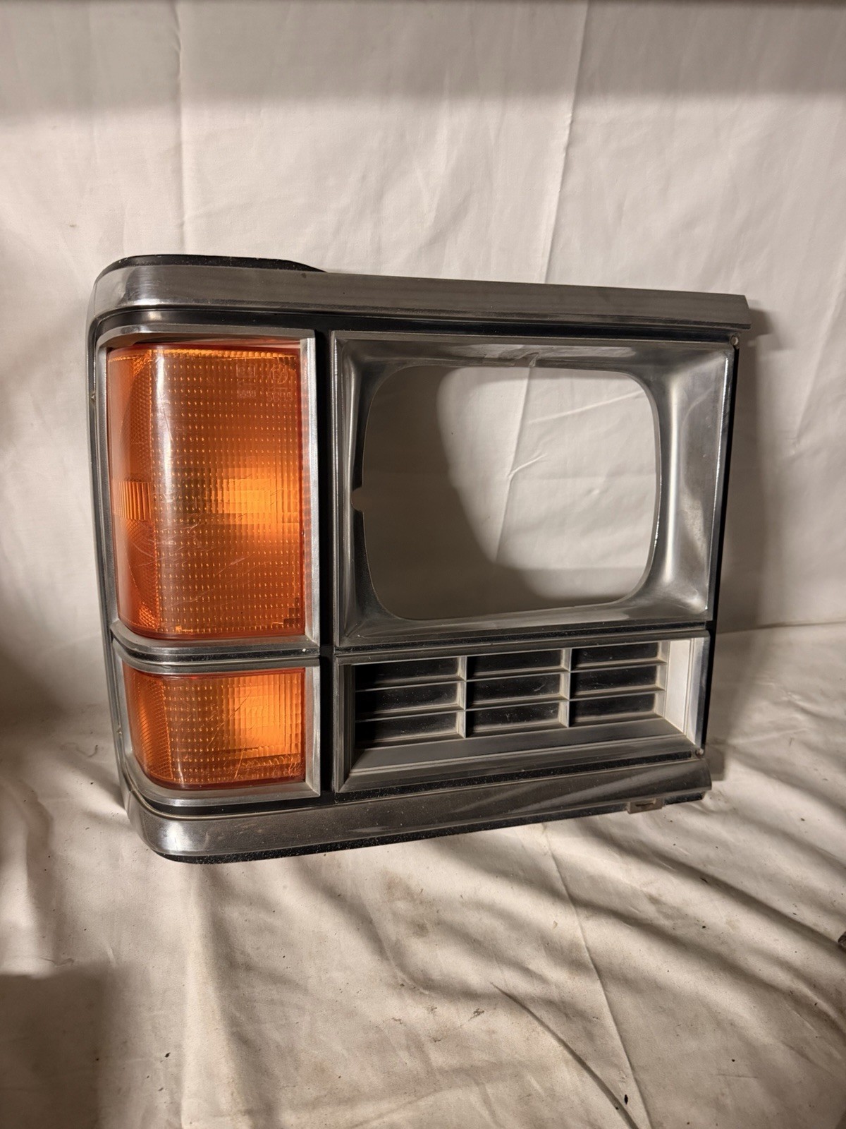 1986-1993 Dodge Ram Van RH Headlight Bezel Turn Signal Marker Light OEM 1986-1993 Dodge Ram Van RH Headlight Bezel Turn Signal Marker Light OEM