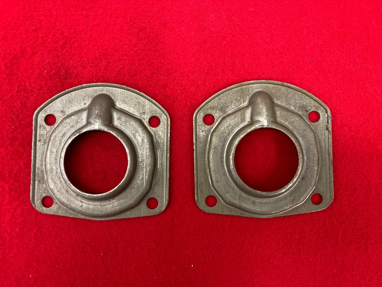 C1 Corvette Axle Bearing Retainers Bel Air Impala 57 58 59 60 62 63 GM 3739104 C1 Corvette Axle Bearing Retainers Bel Air Impala 57 58 59 60 62 63 GM 3739104