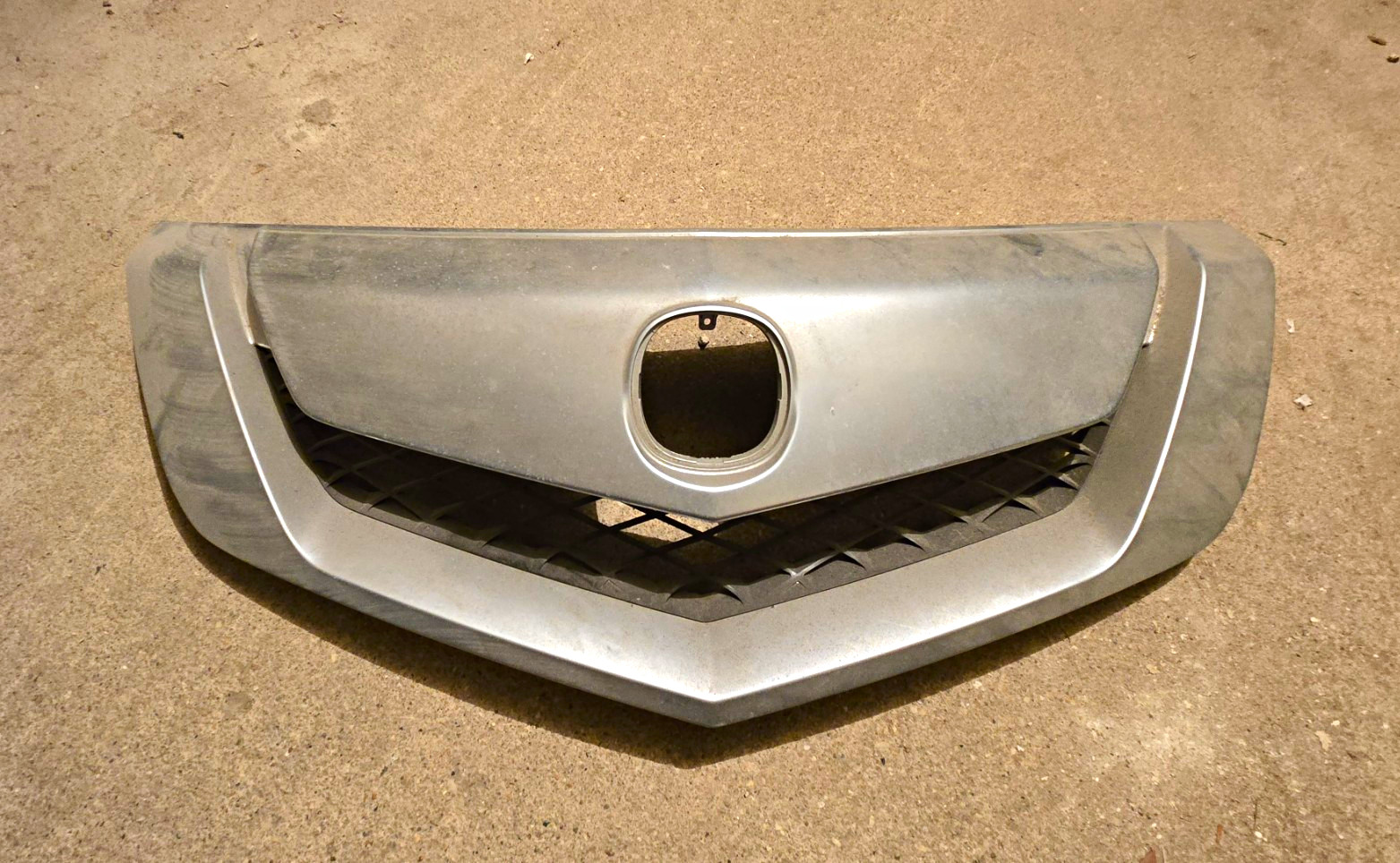 2009 2010 2011 Acura TL Front Upper Grille Shield OEM Alabaster Silver NH696