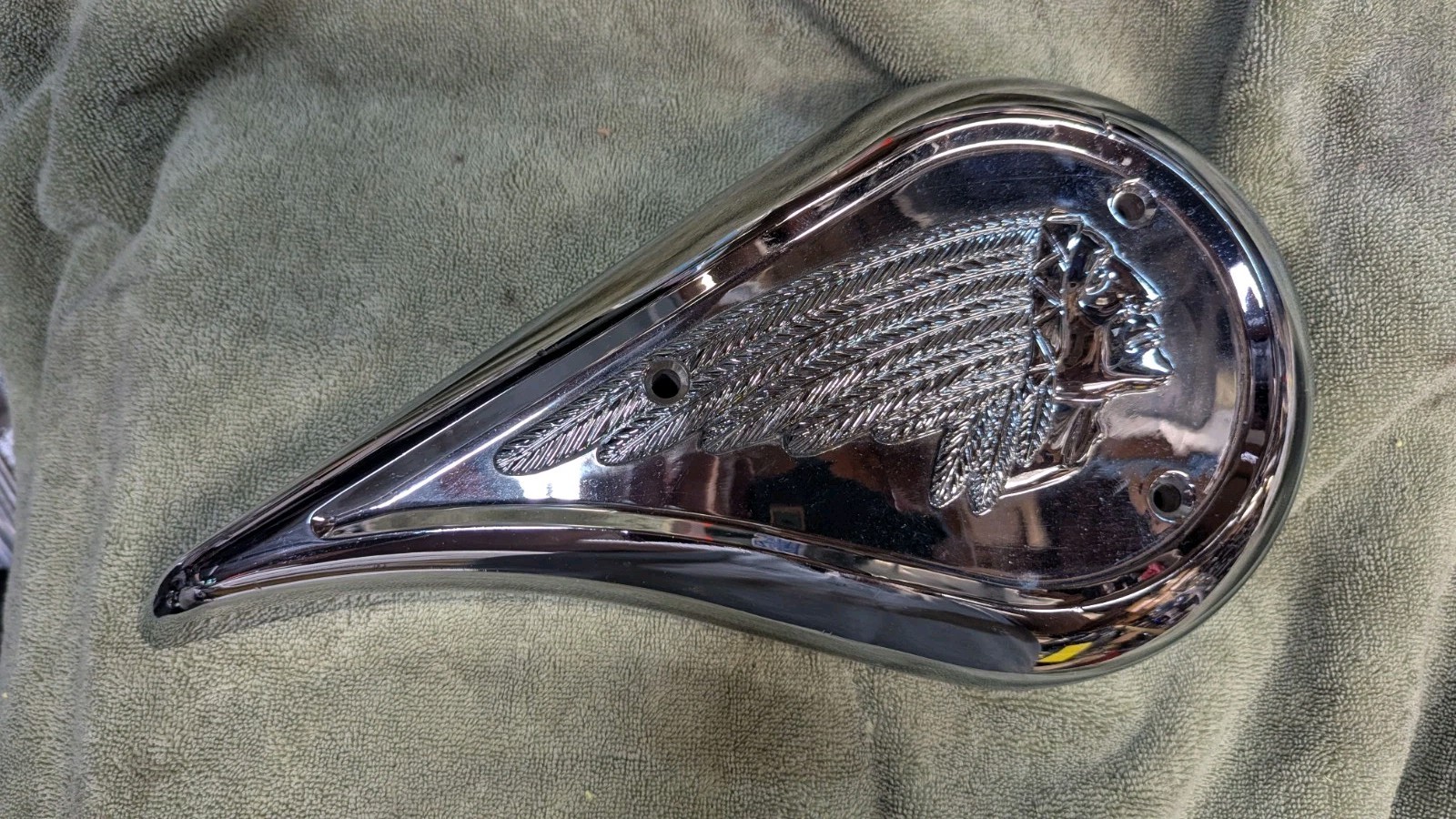 NEW BLEM INDIAN MOTORCYCLE Chrome Warbonnet W/FEATHERS Air Cleaner Cover SCRATCH NEW BLEM INDIAN MOTORCYCLE Chrome Warbonnet W/FEATHERS Air Cleaner Cover SCRATCH