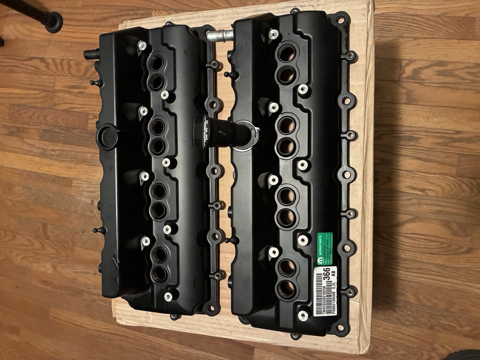 18-23 Dodge Challenger Hellcat Redeye Cylinder Head Valve Covers Charger OEM