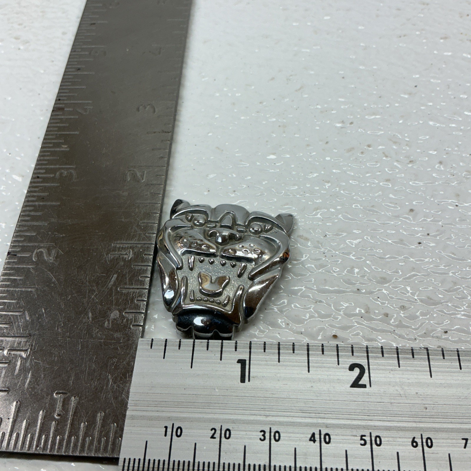 2004 Jaguar X-Type Grille Metal Emblem OEM