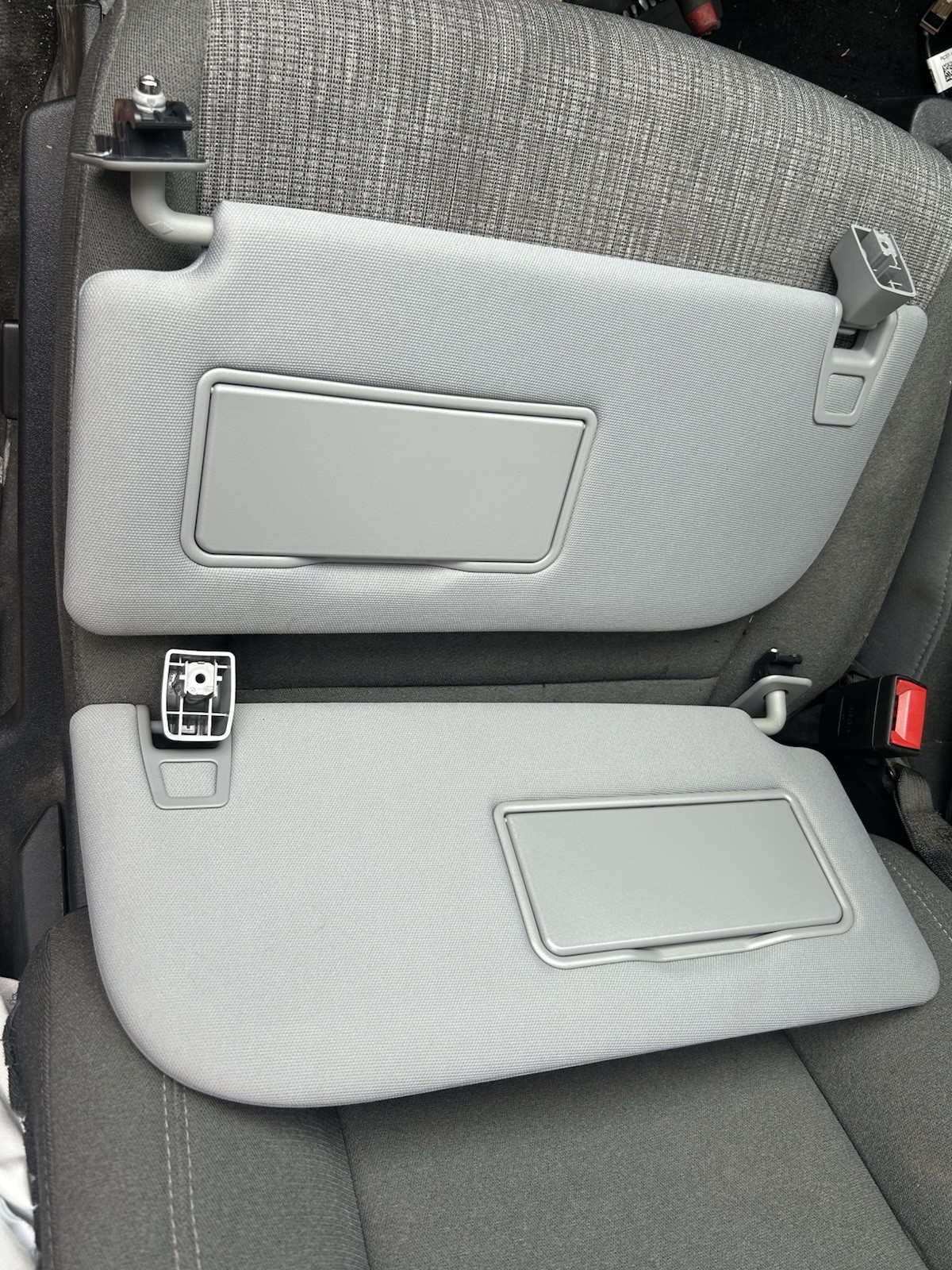 23-26 SD Sun Visor Driver & Passenger Side FORD OEM Factory Gray 12k Miles F550 23-26 SD Sun Visor Driver & Passenger Side FORD OEM Factory Gray 12k Miles F550
