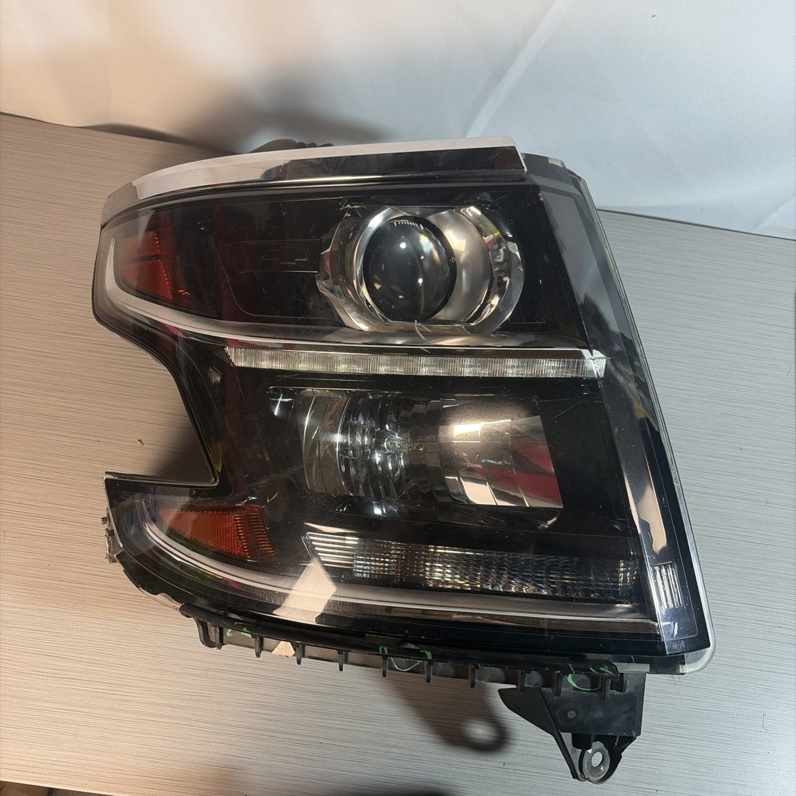 2015-2020 Chevrolet Tahoe Suburban Headlight Right RH Passenger OEM Halogen Lamp 2015-2020 Chevrolet Tahoe Suburban Headlight Right RH Passenger OEM Halogen Lamp