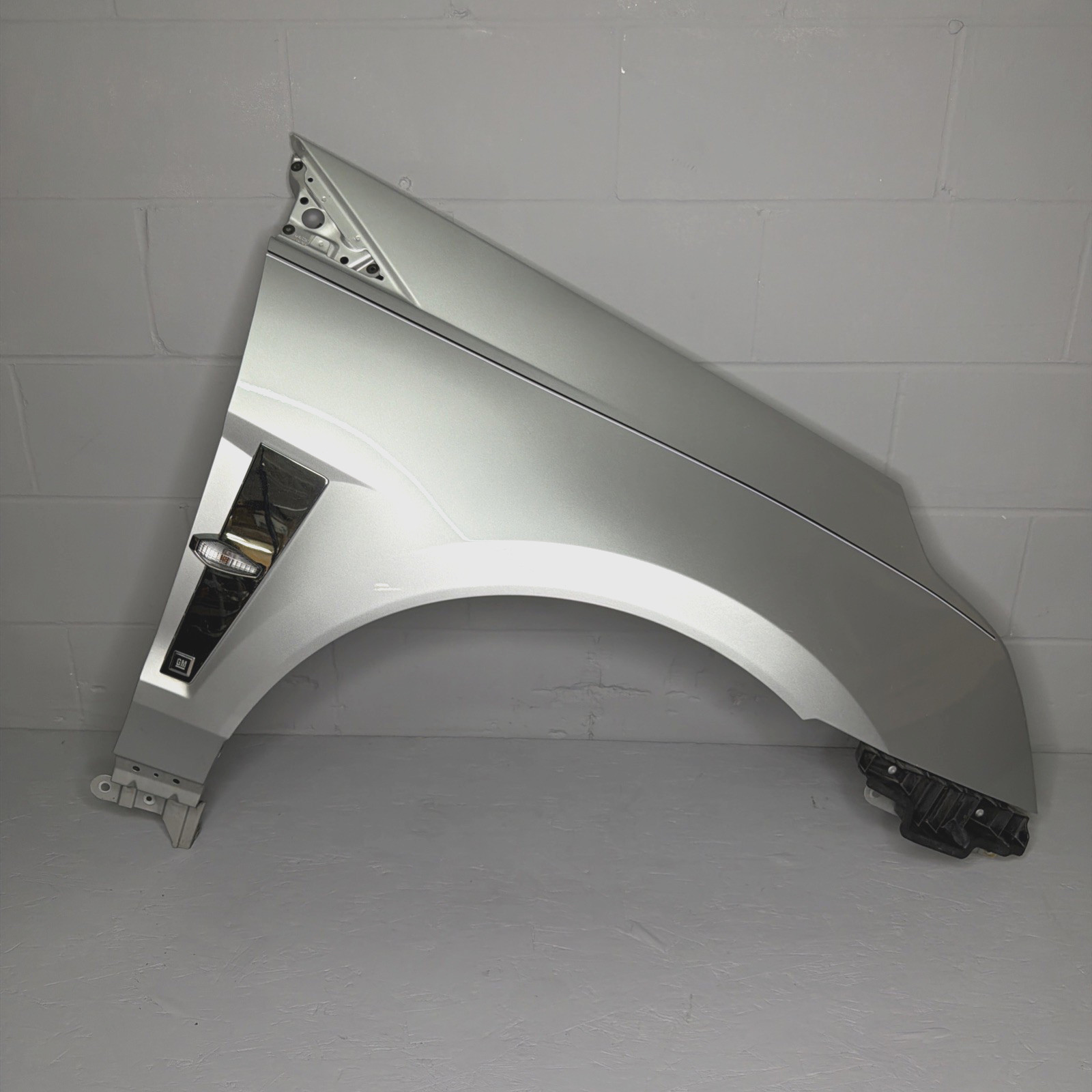 2010-2016 CADILLAC SRX Right Front Passenger Fender Silver 22860723 OEM