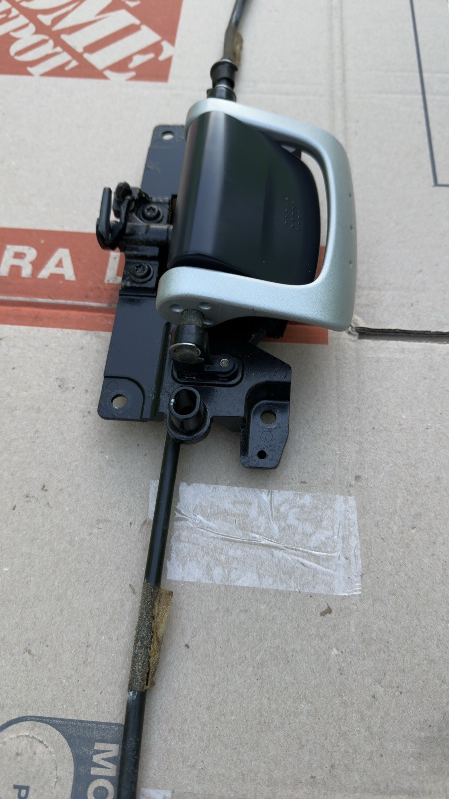 2004 NISSAN 350Z CONVERTIBLE TOP LATCH LOCK OPEN BOW HANDLE WITH BOLTS OEM KW82 2004 NISSAN 350Z CONVERTIBLE TOP LATCH LOCK OPEN BOW HANDLE WITH BOLTS OEM KW82