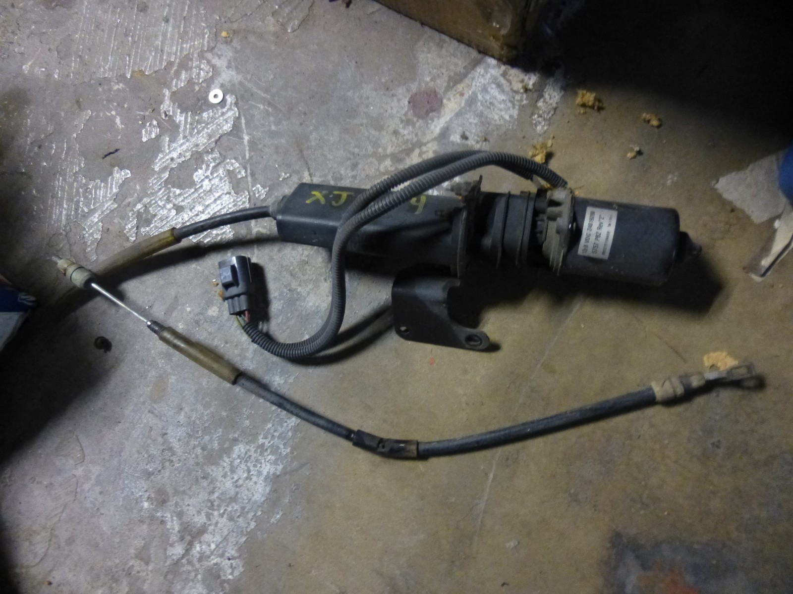 2003 2004 2005 2006 2007 2008 JAGUAR S-TYPE PARKING BRAKE ACTUATOR 24019280 2003 2004 2005 2006 2007 2008 JAGUAR S-TYPE PARKING BRAKE ACTUATOR 24019280