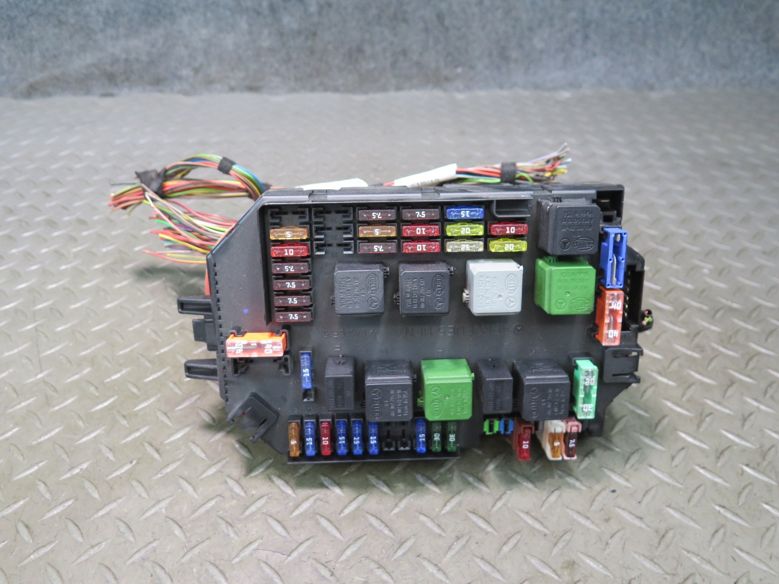 07-09 MERCEDES W221 S-CLASS FRONT FUSE RELAY BOX MODULE 2215405450 OEM