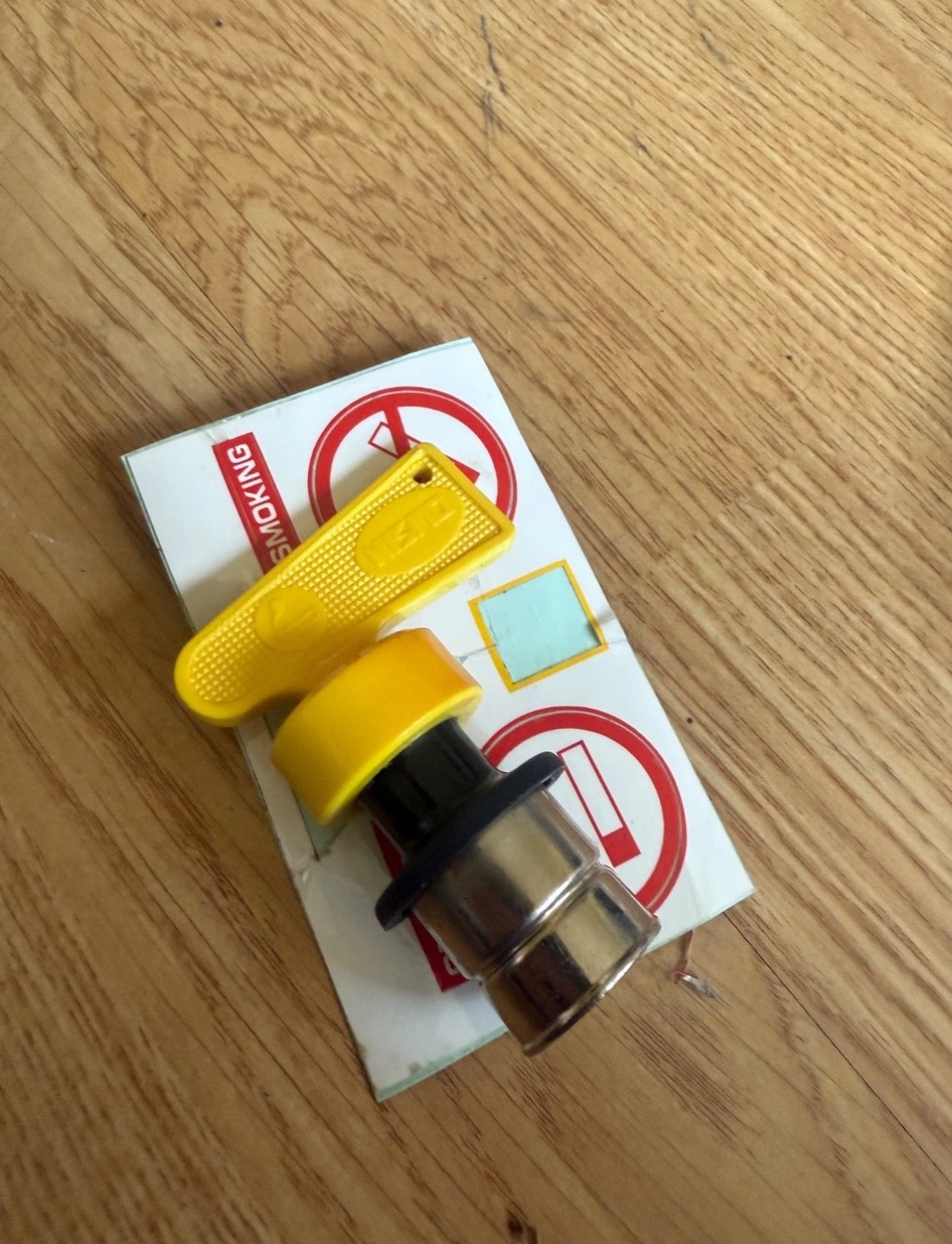 NISMO OLD LOGO YELLOW KILL SWITCH LIGHTER FASHION SKYLINE GTR R33 R32 S13 S14 NISMO OLD LOGO YELLOW KILL SWITCH LIGHTER FASHION SKYLINE GTR R33 R32 S13 S14