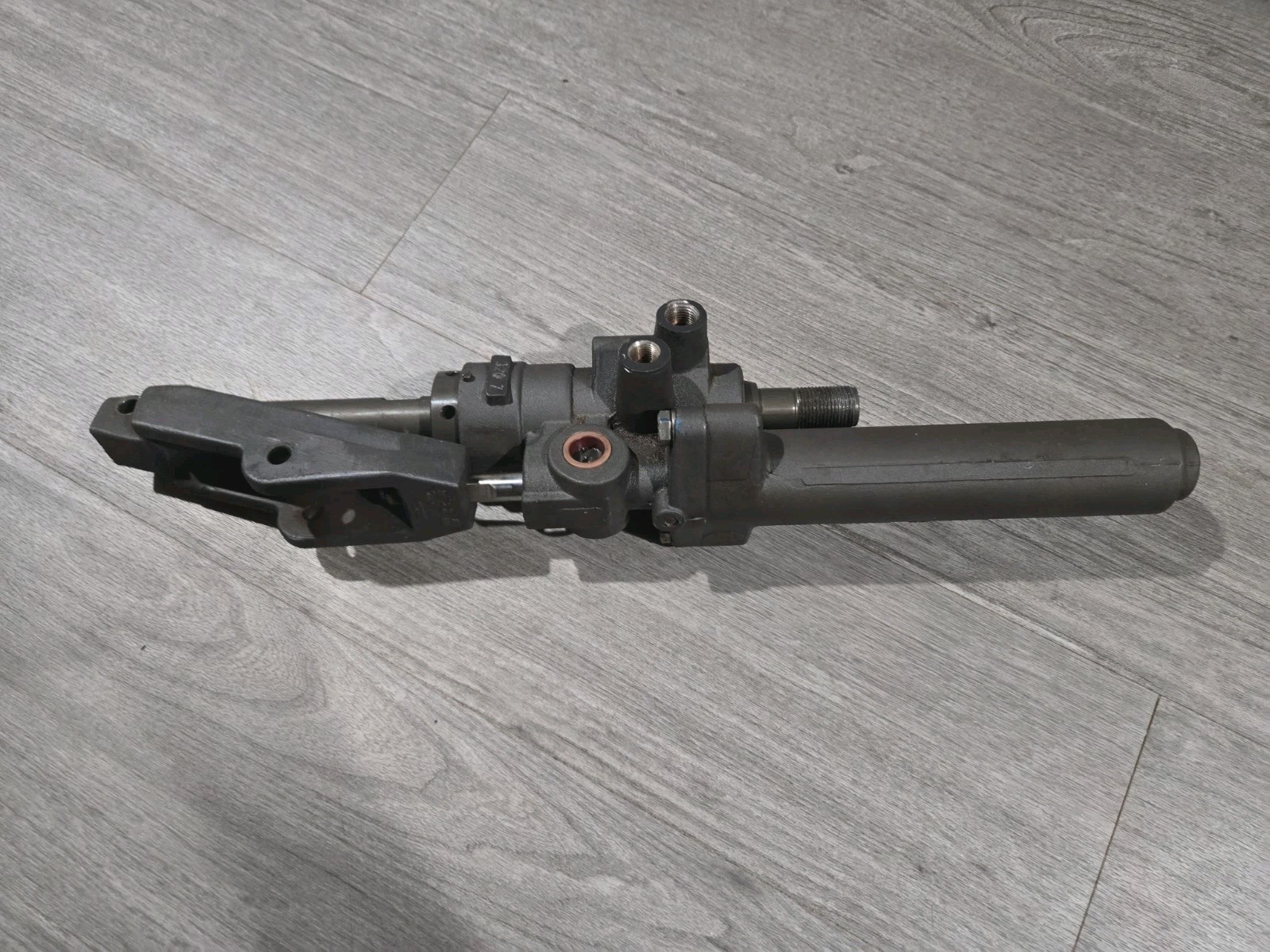 Mercruiser OEM Power Steering Ram Cylinder Actuator 15294-C 15293 Gen 2 Mercruiser OEM Power Steering Ram Cylinder Actuator 15294-C 15293 Gen 2