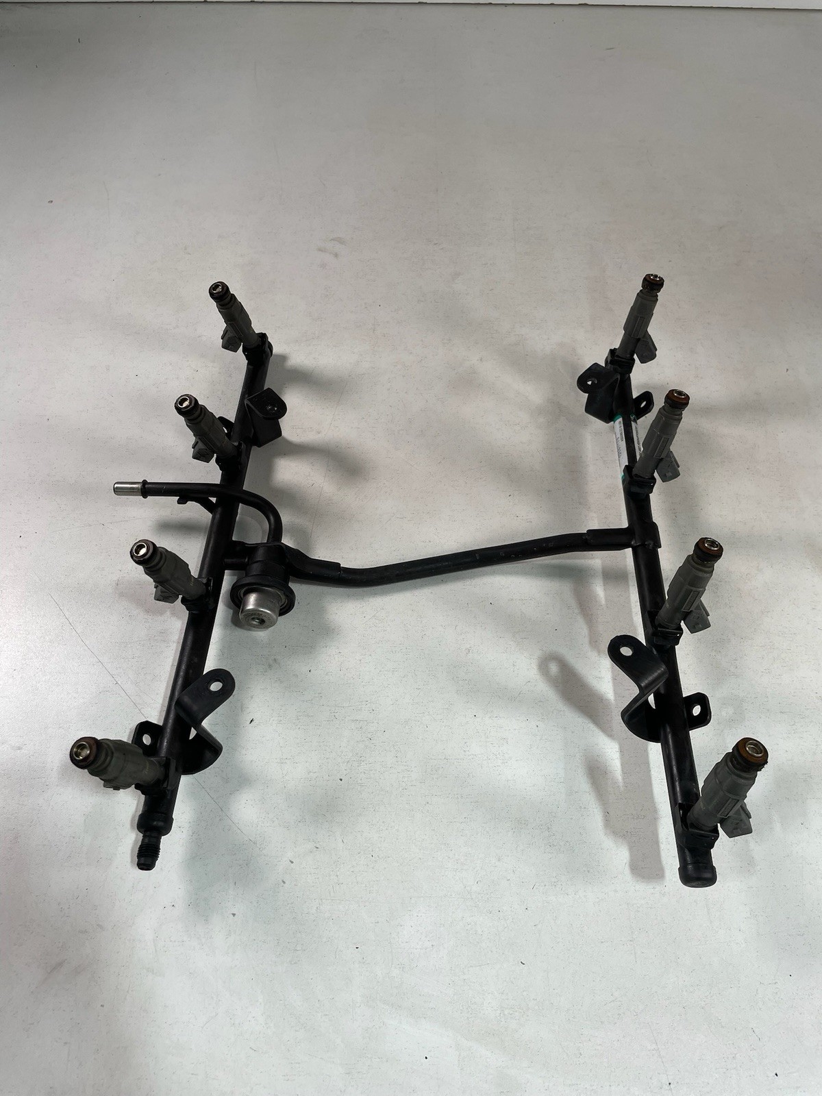 1997-2004 Chevrolet Corvette C5 Fuel Rail Assembly 0015 1997-2004 Chevrolet Corvette C5 Fuel Rail Assembly 0015