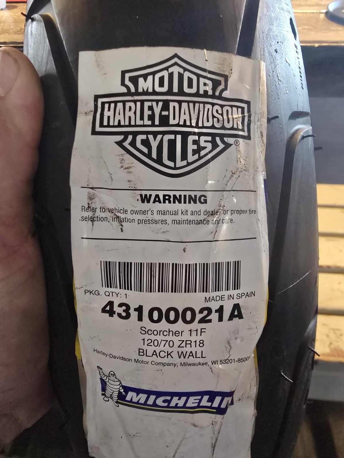 Michelin Scorcher 11 F-Spec Front Tire 120/70ZR18 (59W) for Harley-Davidson Michelin Scorcher 11 F-Spec Front Tire 120/70ZR18 (59W) for Harley-Davidson