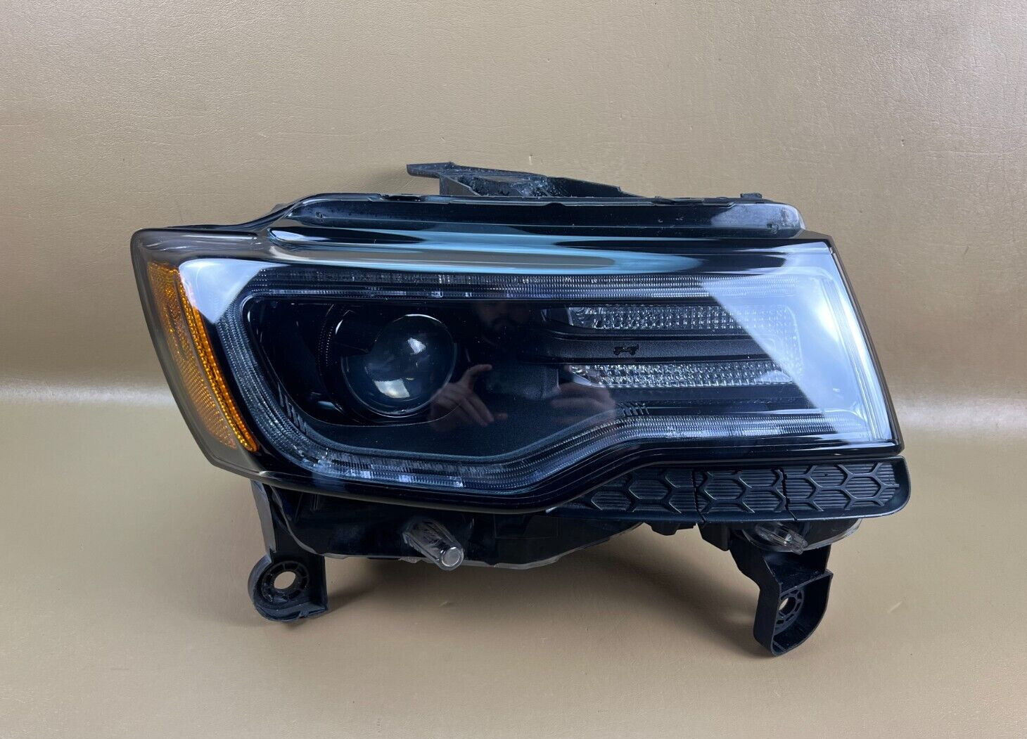 NICE 2014-2016 JEEP GRAND CHEROKEE RIGHT HEADLIGHT HID XENON NON-AFS BLACK OEM NICE 2014-2016 JEEP GRAND CHEROKEE RIGHT HEADLIGHT HID XENON NON-AFS BLACK OEM