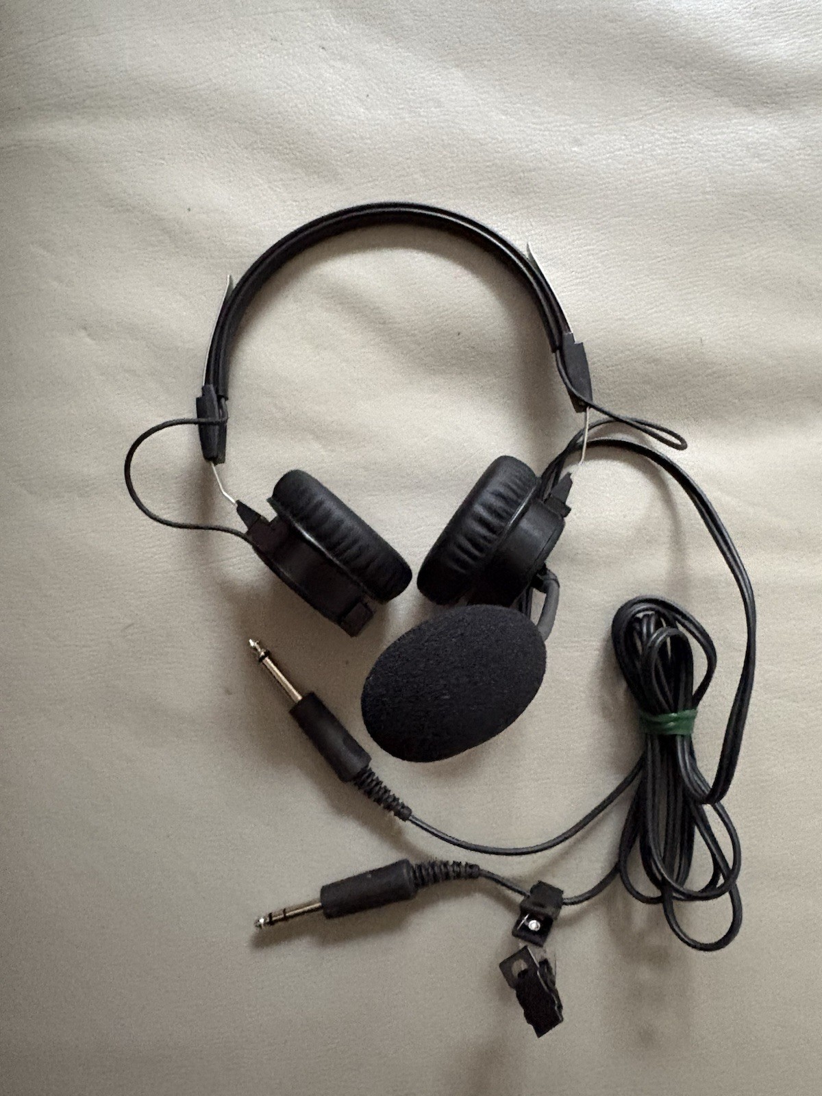 Telex Airman 850 ANR Aviation Headset Dual GA Plug New Ear and Mic Covers Telex Airman 850 ANR Aviation Headset Dual GA Plug New Ear and Mic Covers