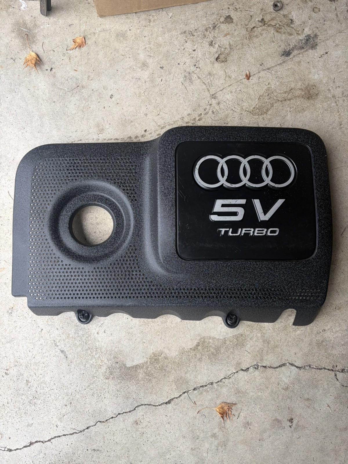 2001-2006 MK1 Audi TT 1.8L 225hp 5V Turbo OEM Engine Cover 06A103724K (TL) 2001-2006 MK1 Audi TT 1.8L 225hp 5V Turbo OEM Engine Cover 06A103724K (TL)