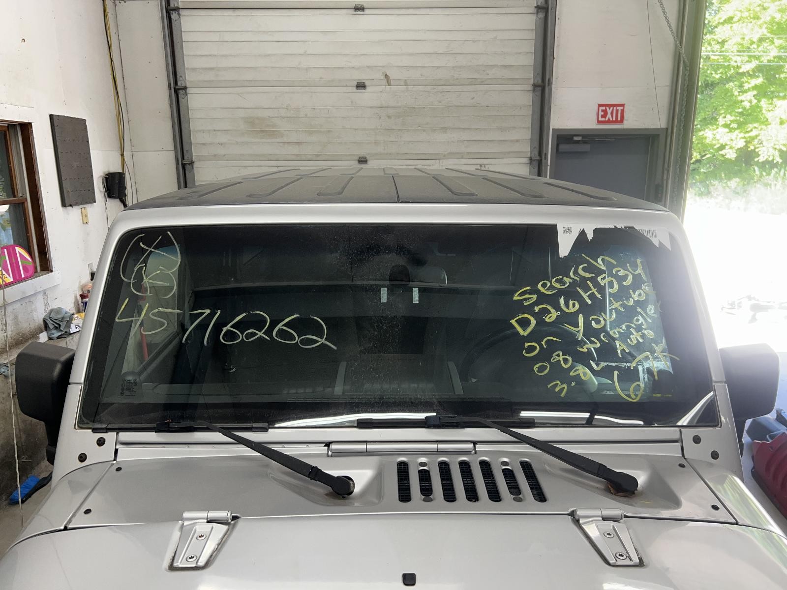 Used Windshield fits: 2008 Jeep Wrangler glass and frame Grade A