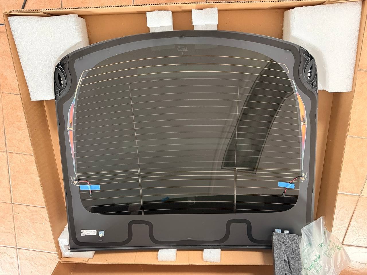 OEM 2016-2021 Tesla Model X Rear windshield heated, ASM-Backlight 1075024-01-I OEM 2016-2021 Tesla Model X Rear windshield heated, ASM-Backlight 1075024-01-I