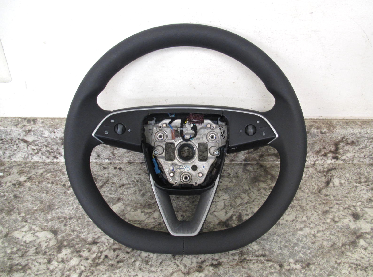 2025 Tesla Model Y Juniper / 2003660-00-F Steering Wheel Used 2025 Tesla Model Y Juniper / 2003660-00-F Steering Wheel Used