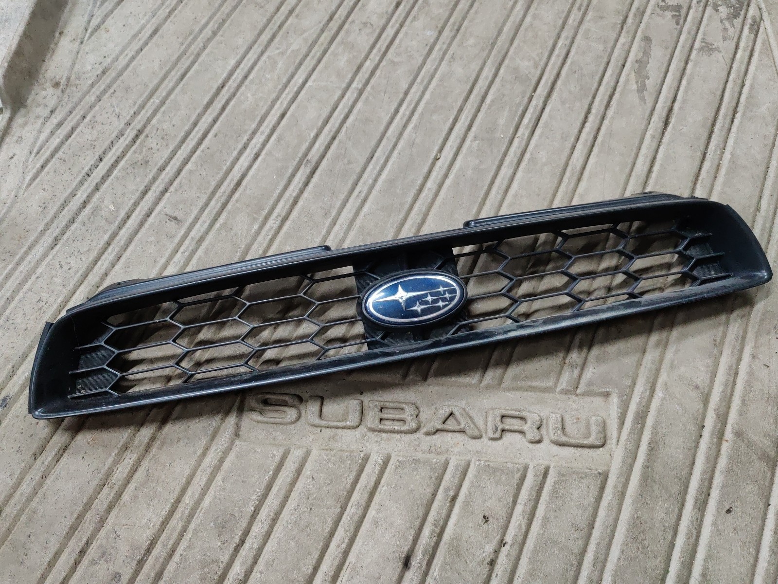 2002-2003 Subaru Impreza WRX OEM Grill/Grille Assembly 2002-2003 Subaru Impreza WRX OEM Grill/Grille Assembly
