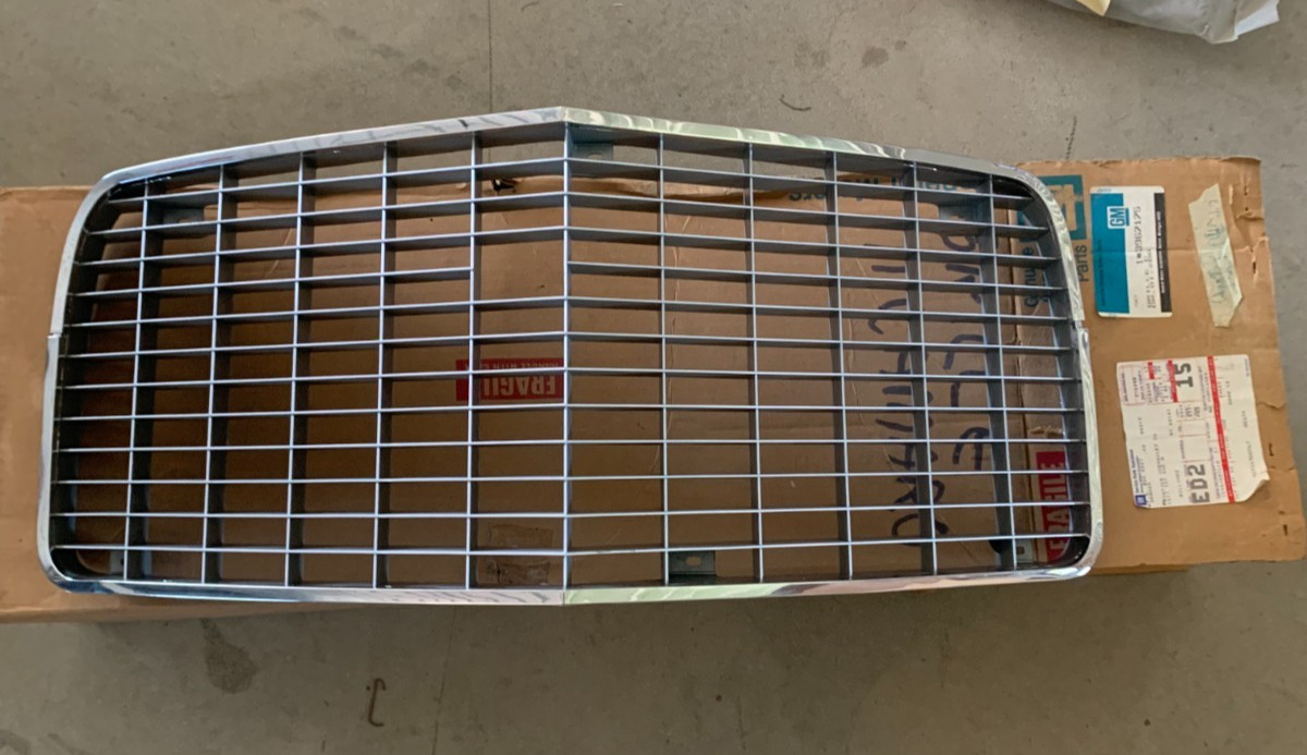 NOS 1970-71 Chevy Camaro Center Grill GM 3967175 NOS 1970-71 Chevy Camaro Center Grill GM 3967175
