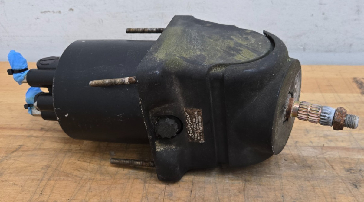 SeaStar Hydraulic Helmp Pump, Tilt Helm HH5941, Splined Shaft, 1.7cu.in. 6.9 Mpa