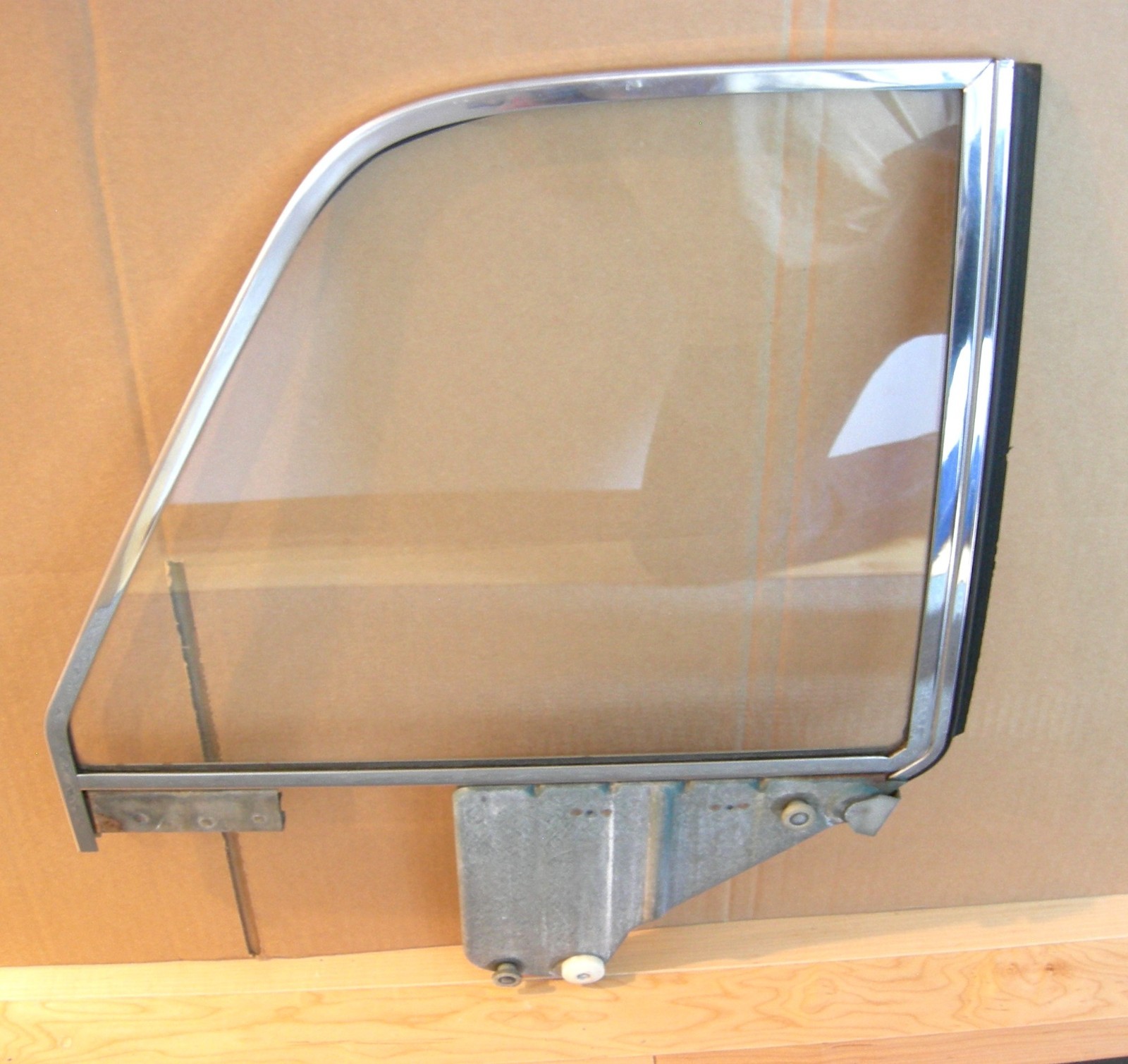 1964 1965 AMC Rambler Convertible Right Quarter Glass & Frame 3501134 1964 1965 AMC Rambler Convertible Right Quarter Glass & Frame 3501134
