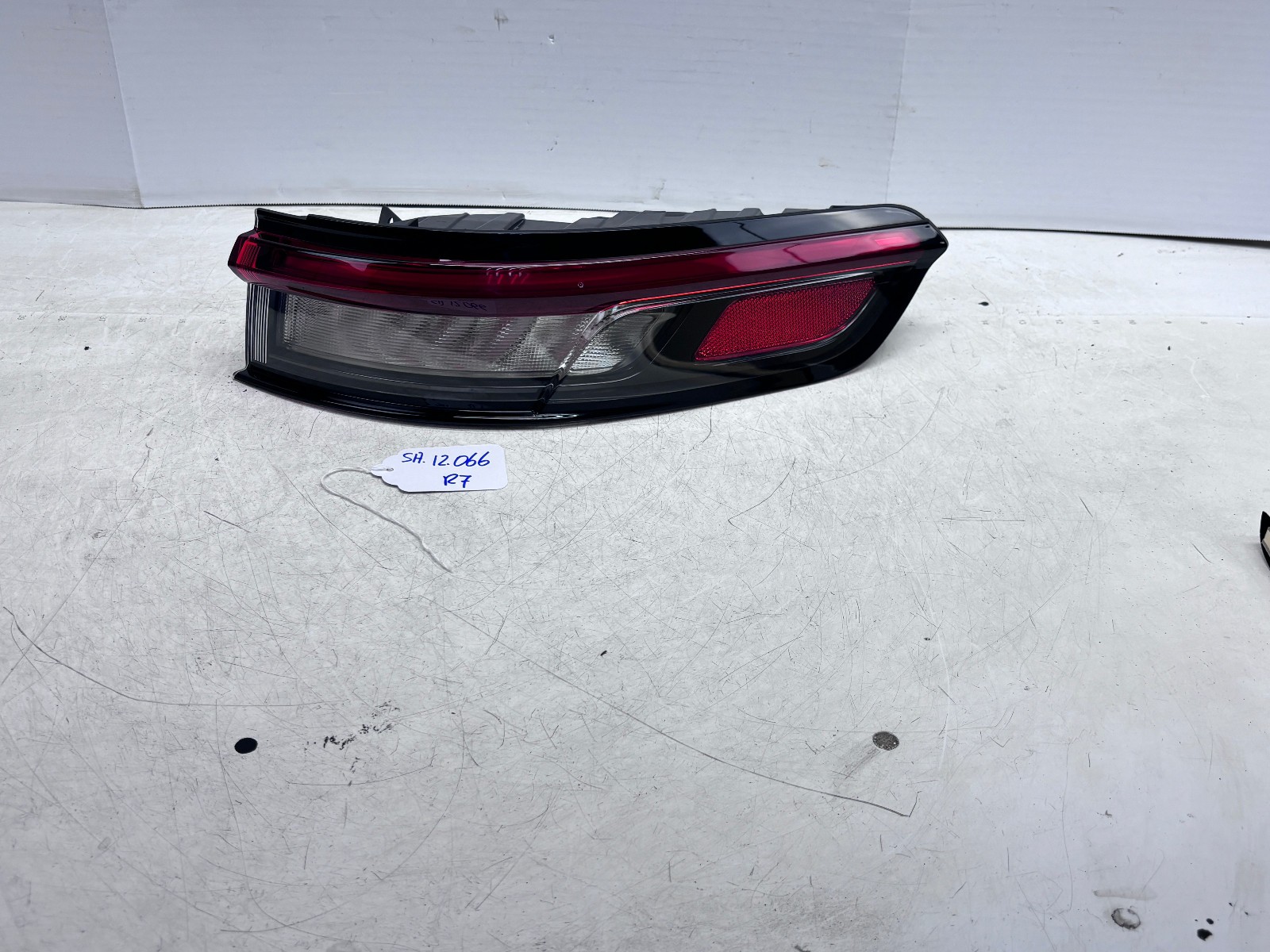 Nice 2021-2025 Jeep Grand Cherokee Led Rear Right OEM tail light 68421132ad Nice 2021-2025 Jeep Grand Cherokee Led Rear Right OEM tail light 68421132ad