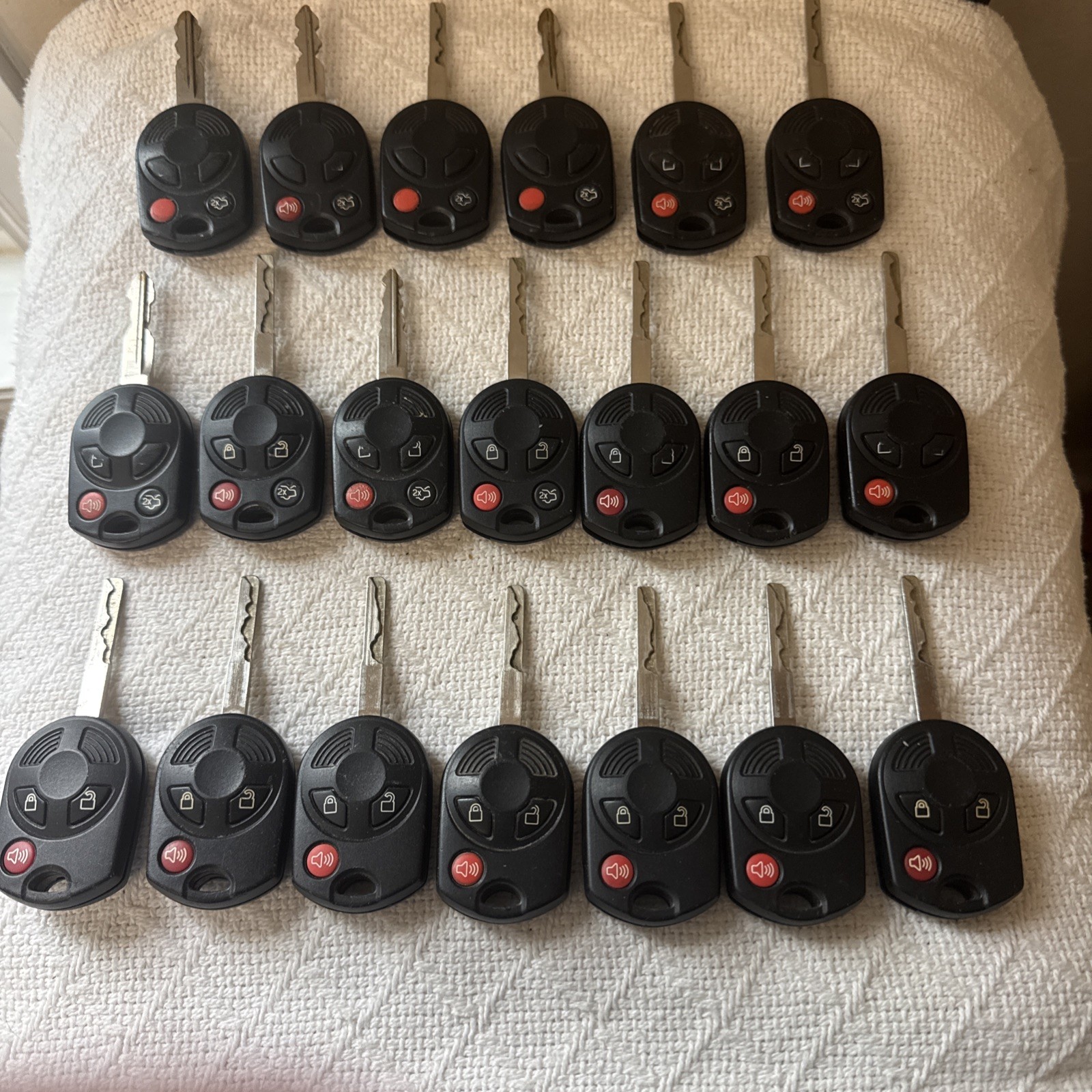 LOT OF 20 FORD REMOTE HEAD KEY FOB REMOTES 0022   3 & 4 BUTTONS