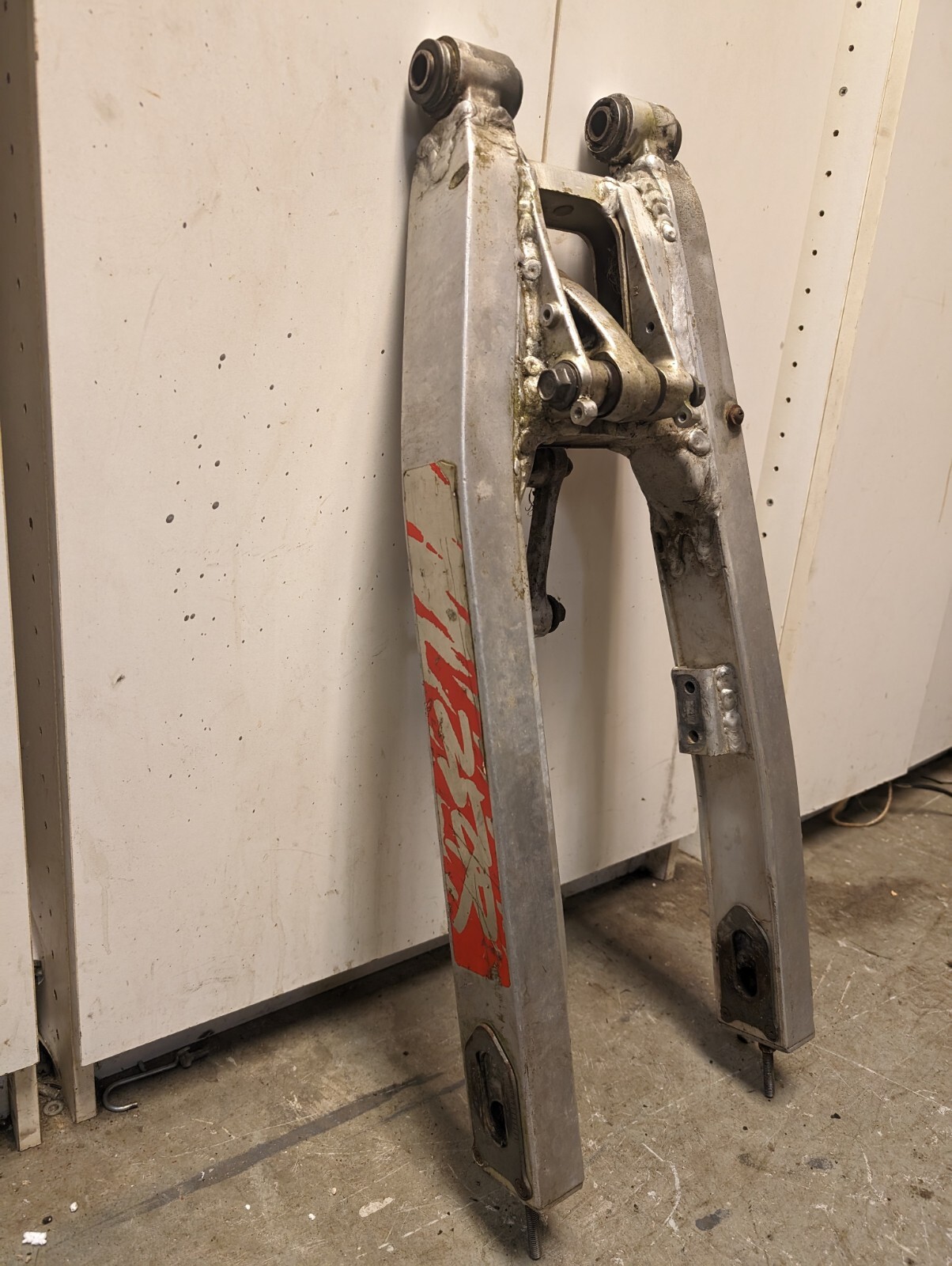 1983 HONDA CR250 SWINGARM CR 250 SWING ARM SWINGING ARM PIVOT LINK 1983 HONDA CR250 SWINGARM CR 250 SWING ARM SWINGING ARM PIVOT LINK