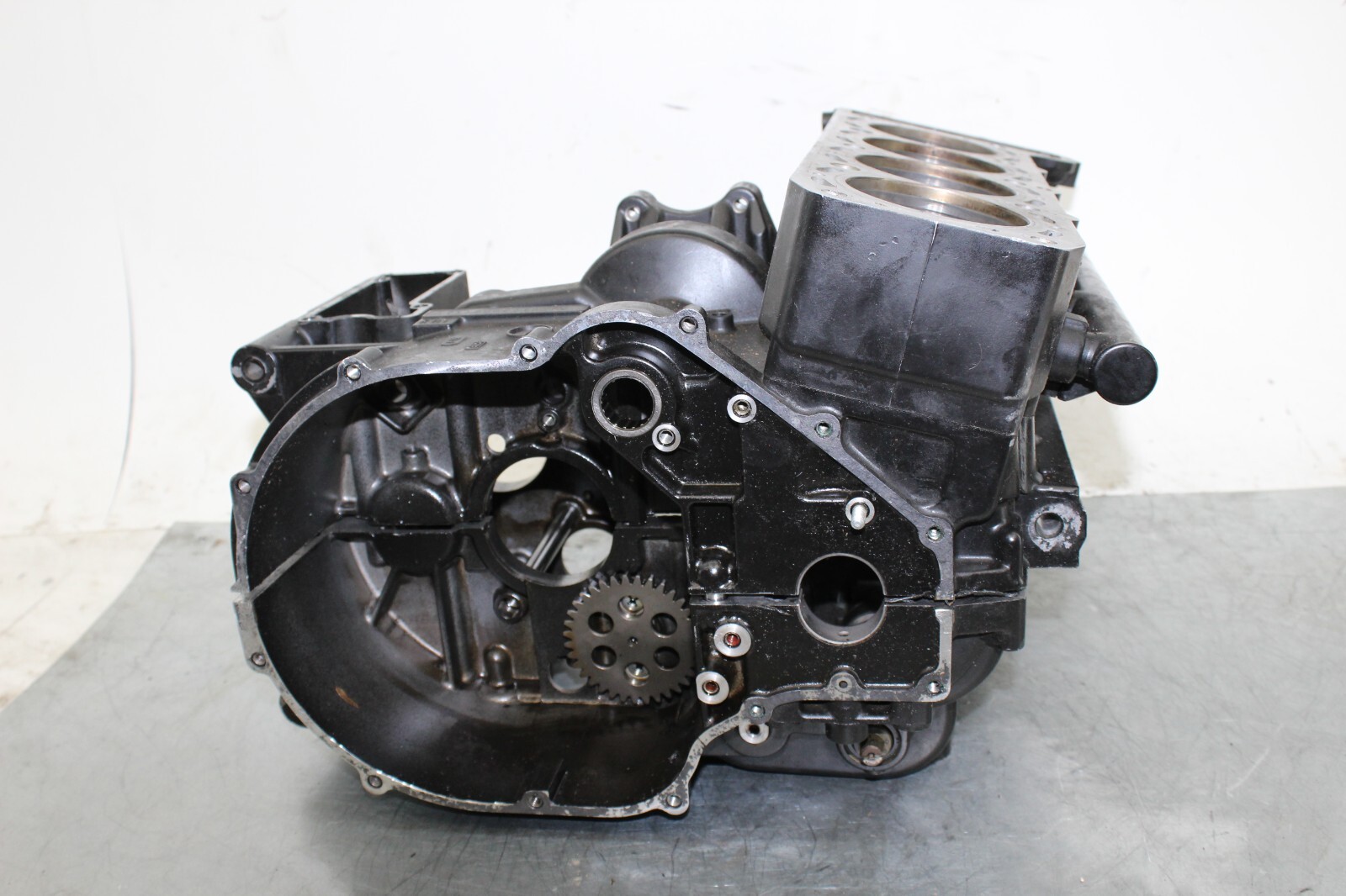 Kawasaki 2002-2005 ZZR1200 Ninja OEM Motor Engine Crankcases