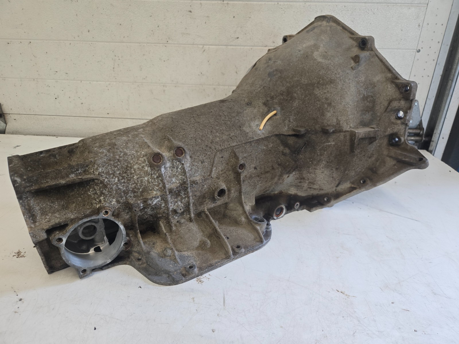 TH400 TURBO 400 TRANSMISSION CASE USED CHEVY GMC 4x4 6 BOLT PUMP EMPTEY