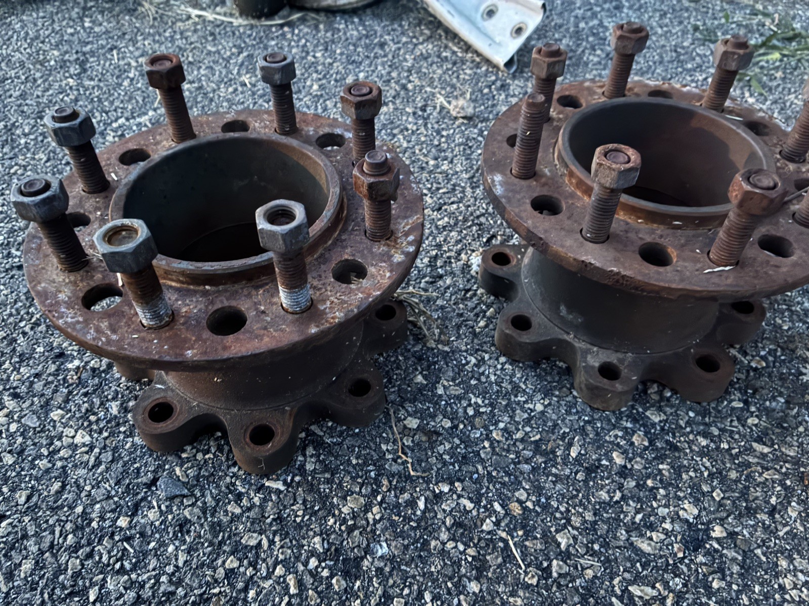 99-04 Ford F350 Dually 4X4 Front Axle Hub Spacer Adapter 8X170 8 Lug - SET OF 2 99-04 Ford F350 Dually 4X4 Front Axle Hub Spacer Adapter 8X170 8 Lug - SET OF 2
