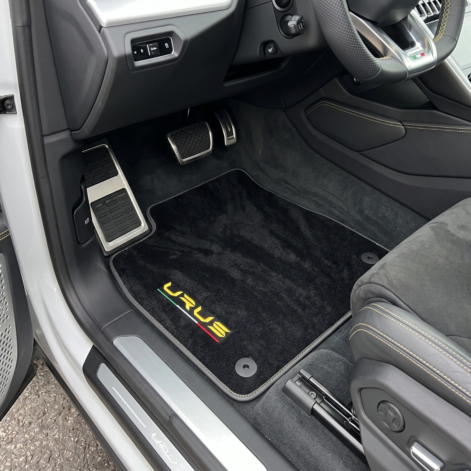 Floor Mats For Lamborghini Urus 2018-2024 Black Carpets Yellow Logo Stitching