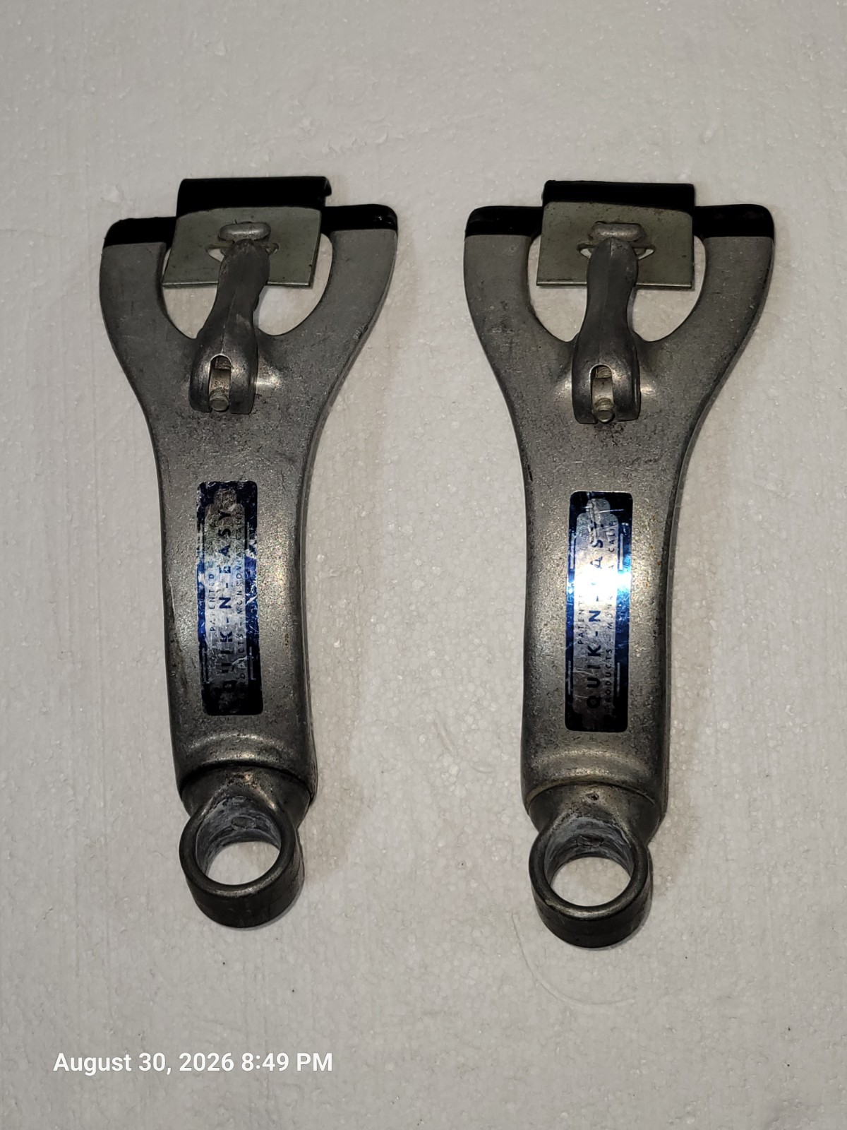 VINTAGE QUICK-N-EASY GUTTER MOUNT ROOF RACK TOWERS (Set of 2)